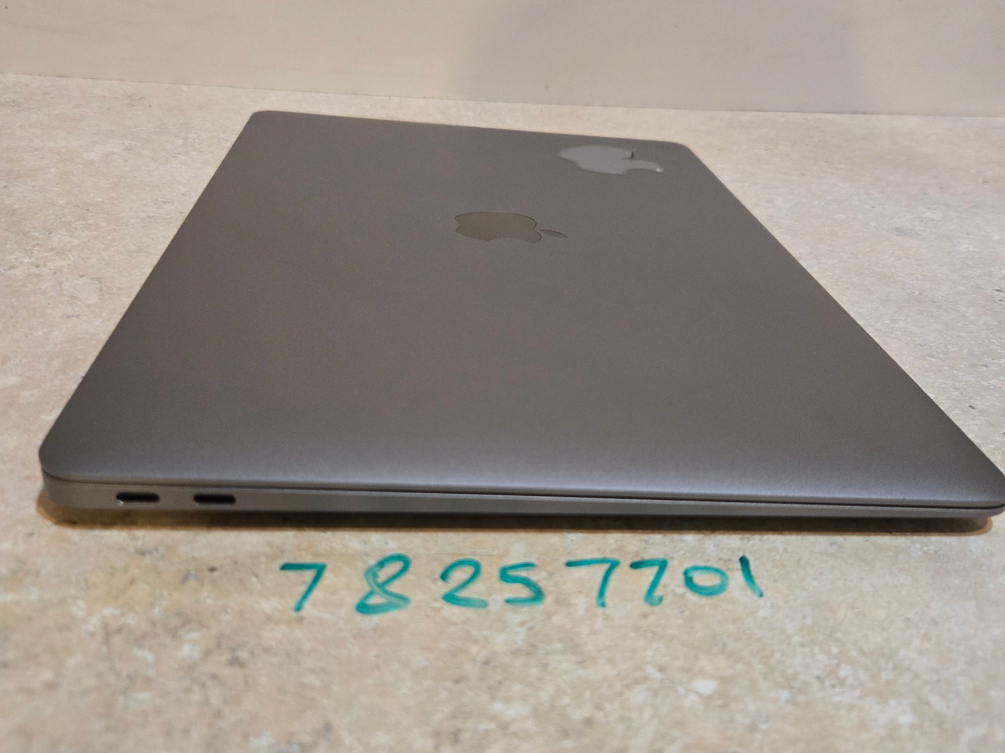 Apple Macbook Air 13 inch Laptop - 2020 - 256GB SSD - intel i5 - Model A2179