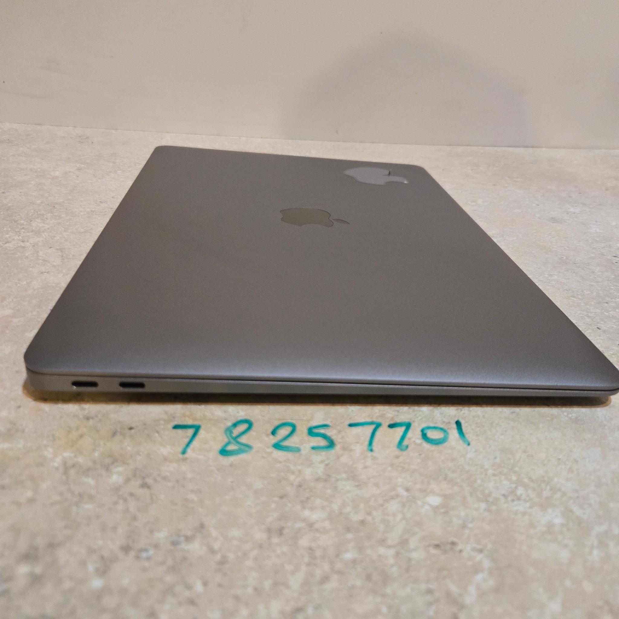 Apple Macbook Air 13 inch Laptop - 2020 - 256GB SSD - intel i5 - Model A2179
