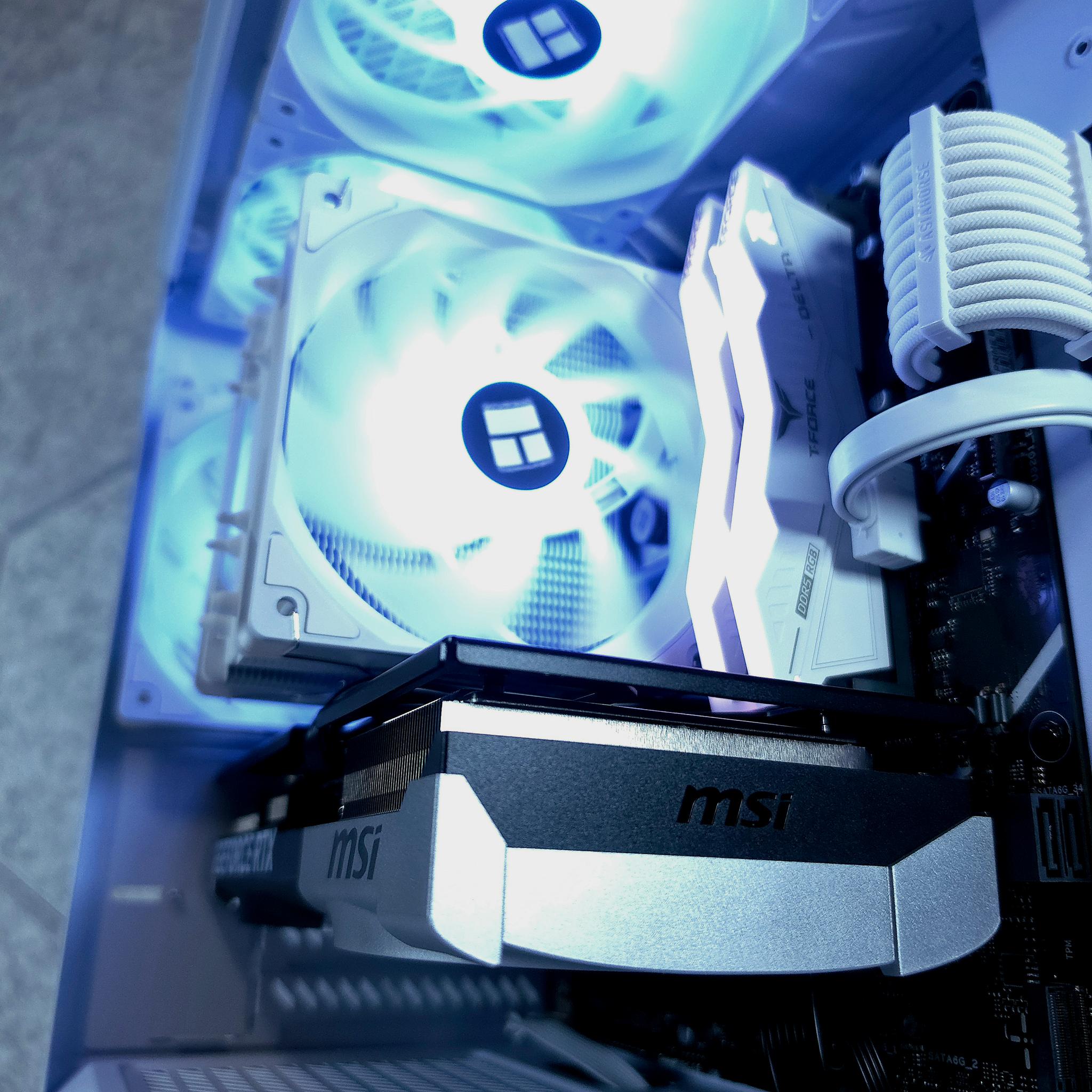ASUS RTX 5070 🤍 Core i9 12900F