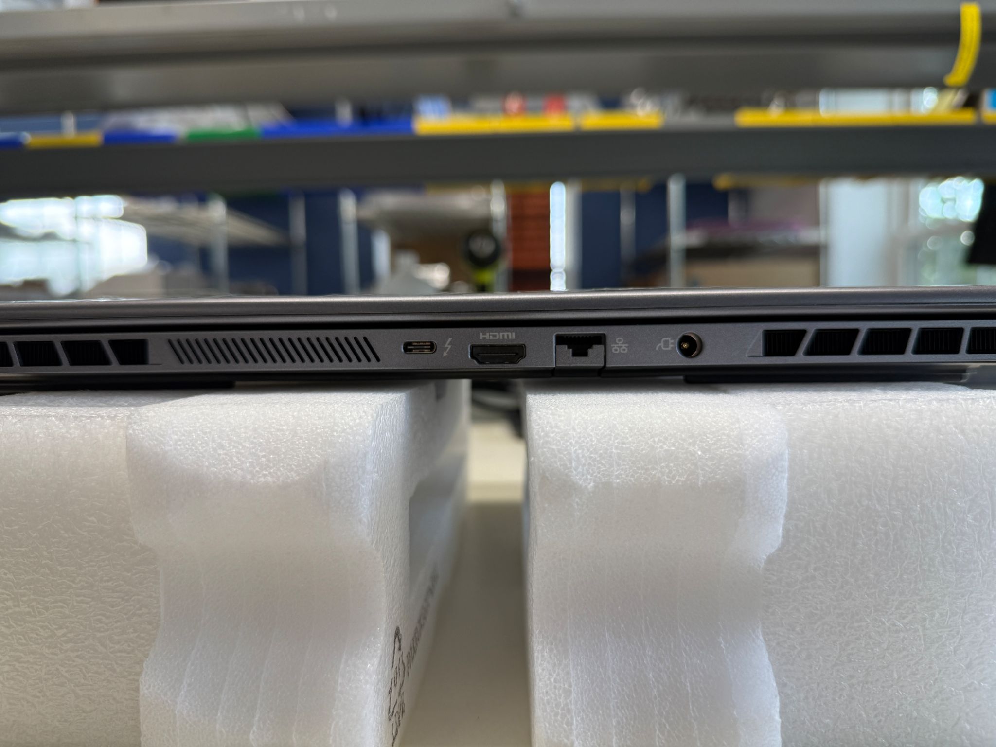 Eluktronics Max-15, i7-10875H, RTX 2060, 32GB Ram, 2x 512GB SSD