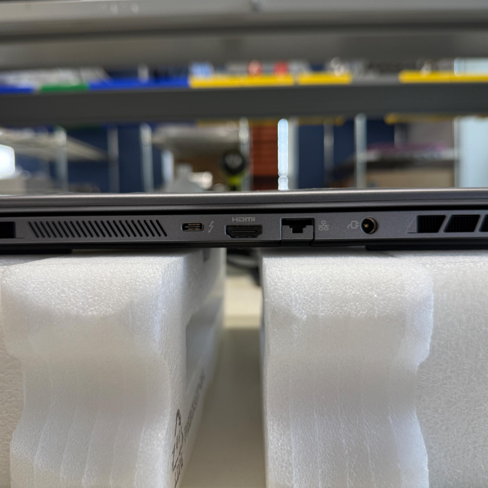 Eluktronics Max-15, i7-10875H, RTX 2060, 32GB Ram, 2x 512GB SSD