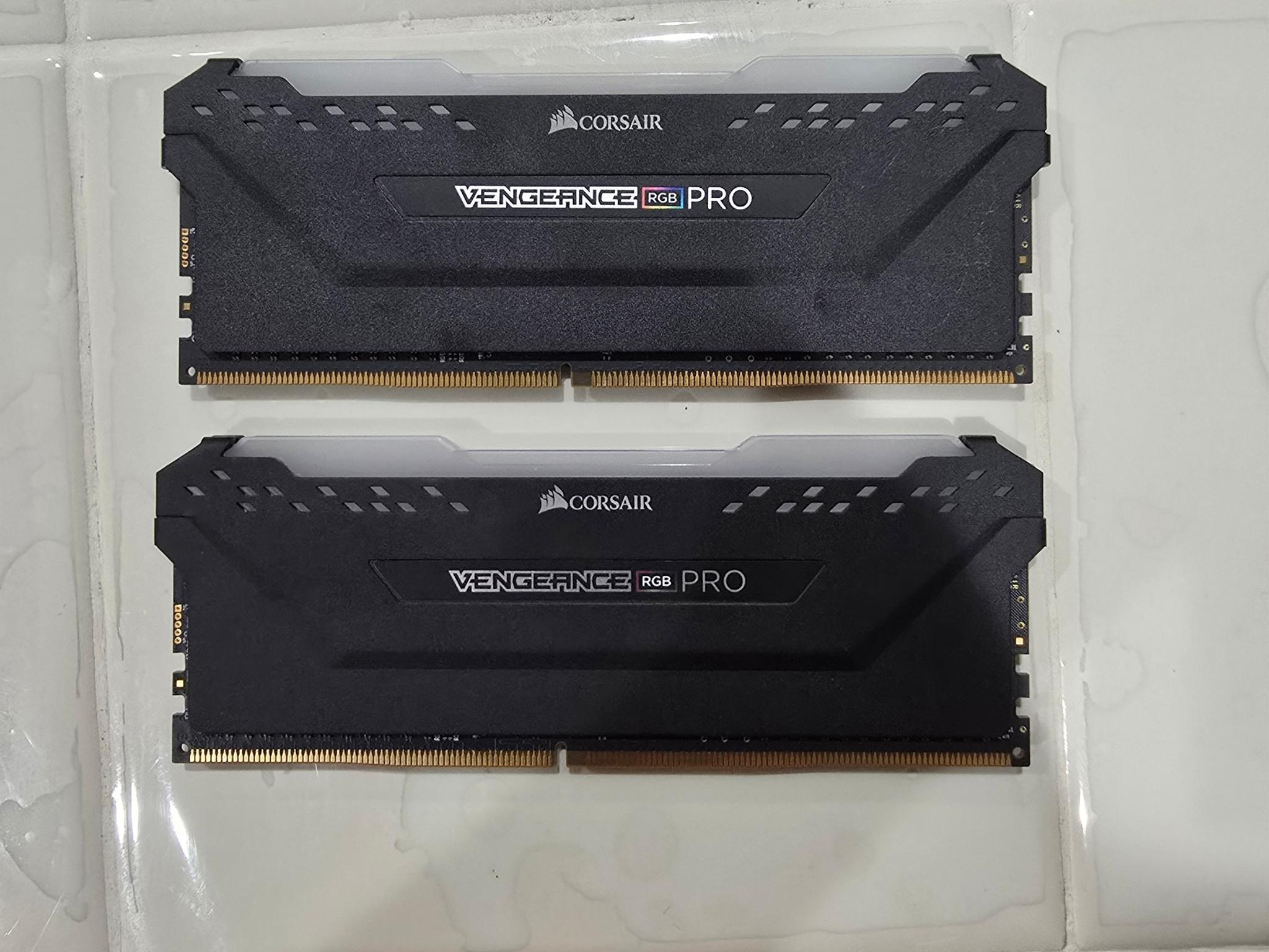 Corsair Vengeance RGB Pro 16GB (2x8GB) PC4-25600 (DDR4-3200) Memory