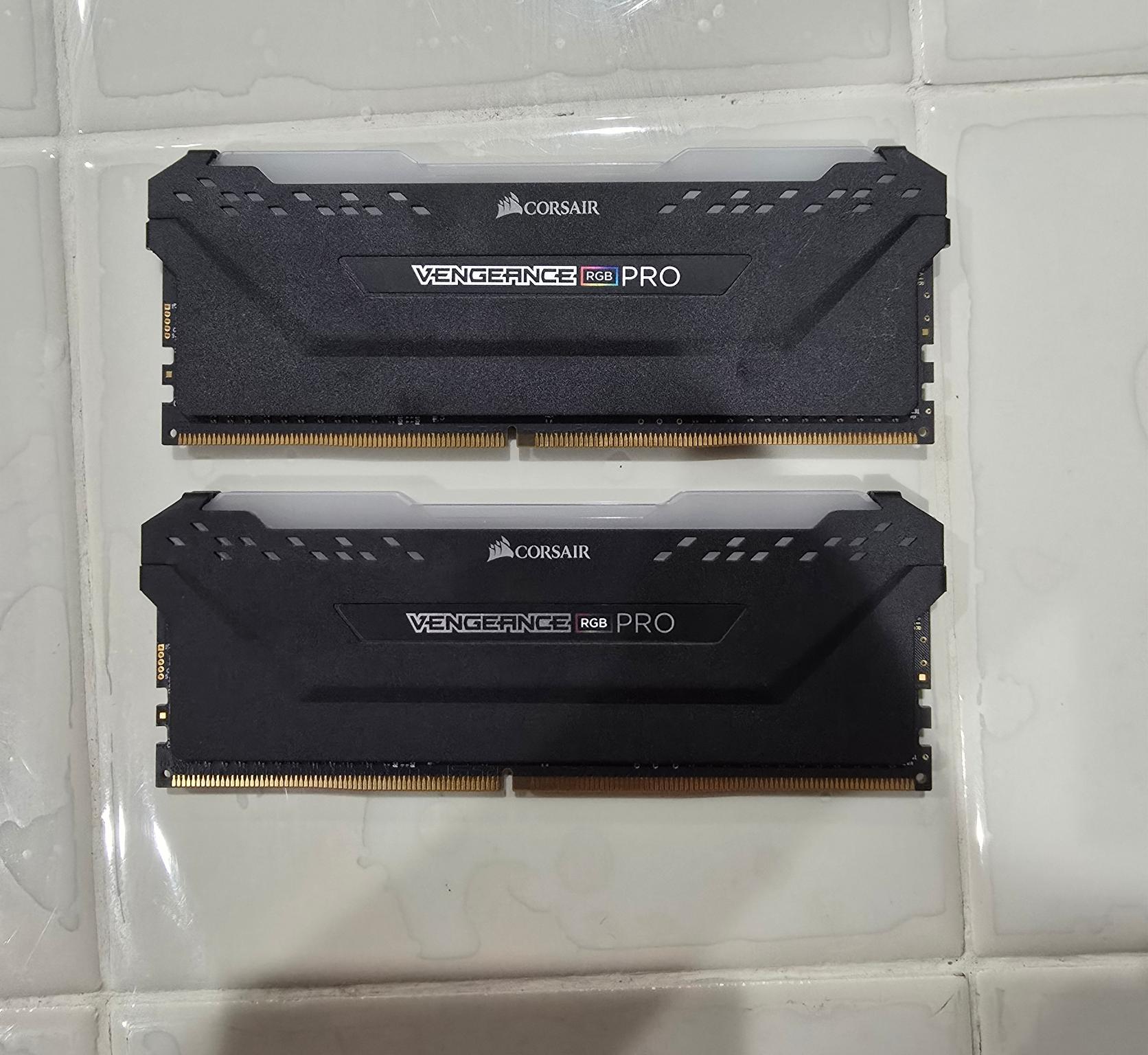 Corsair Vengeance RGB Pro 16GB (2x8GB) PC4-25600 (DDR4-3200) Memory