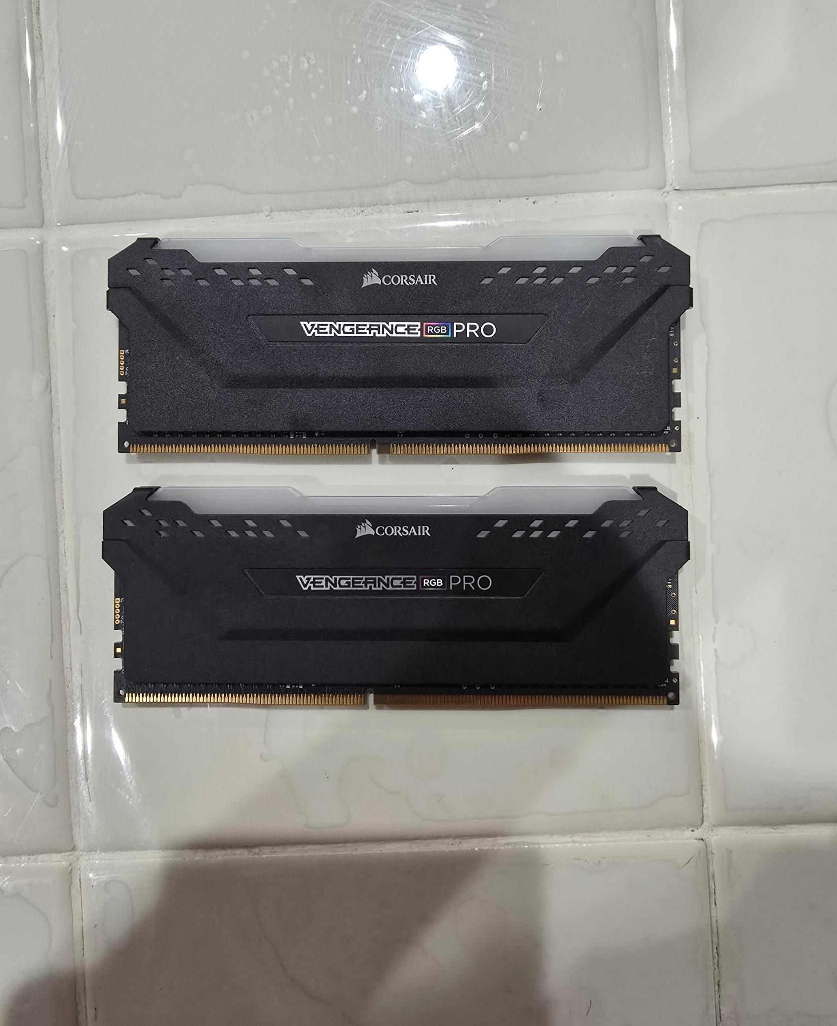 Corsair Vengeance RGB Pro 16GB (2x8GB) PC4-25600 (DDR4-3200) Memory