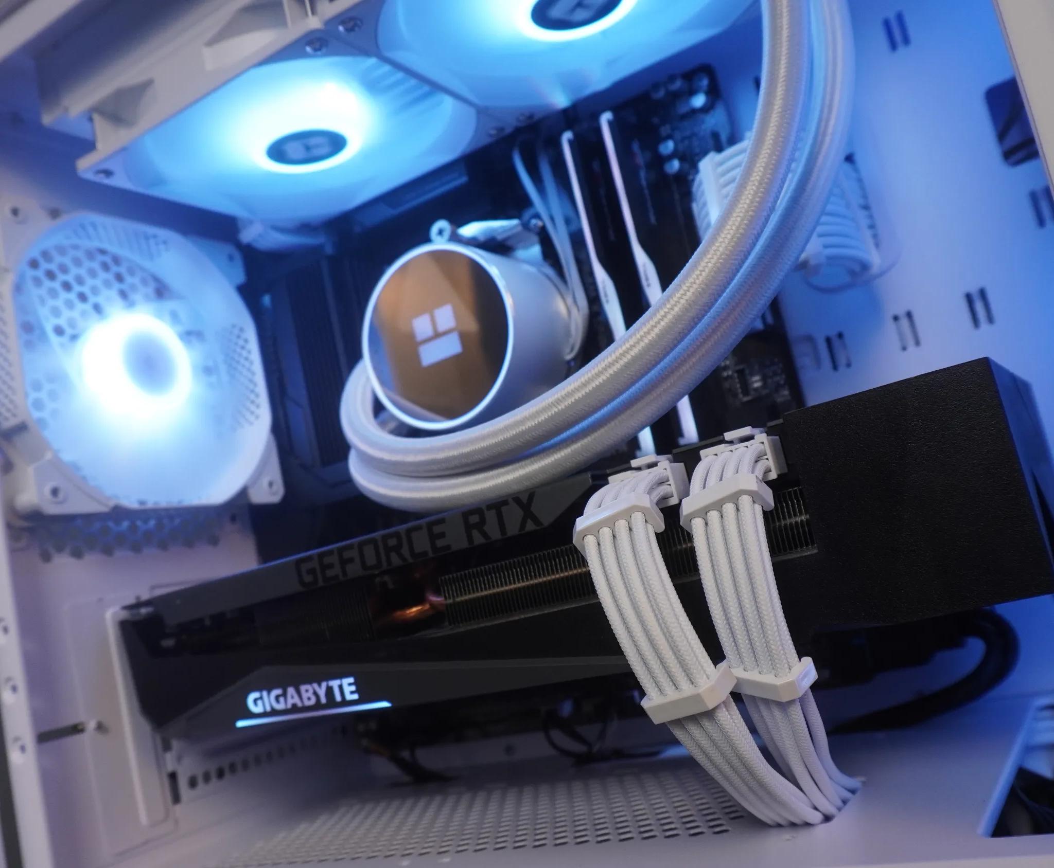 🤍ARCTIC BEAST🤍 1440p/1080p MACHINE 💚RTX 3070ti 🧡 Ryzen 5 9600x | 1TB NVME | 32GB | WIN ACTIVATED