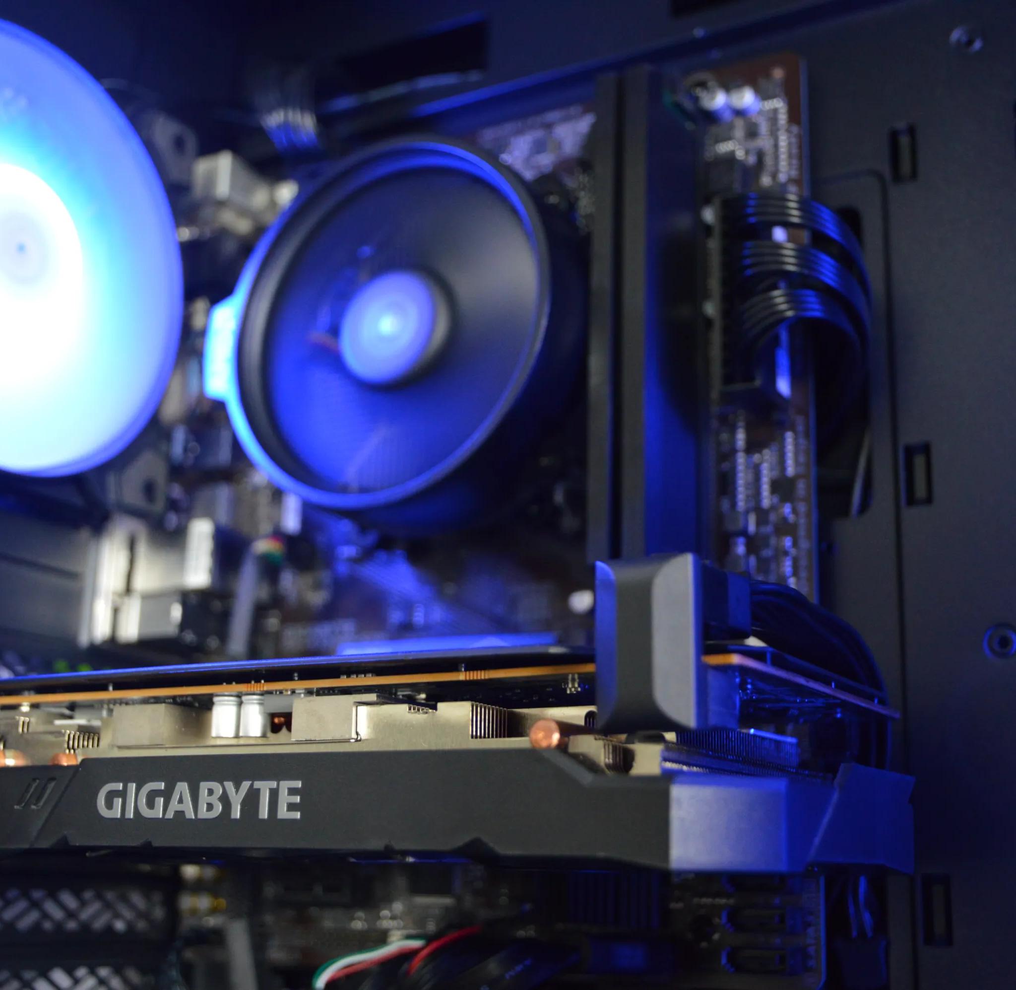 🧊🧊| RX 5500XT 8GB | RYZEN 3 2300X | 16GB DDR4 RAM | 512GB NVME SSD | The Fridge |
