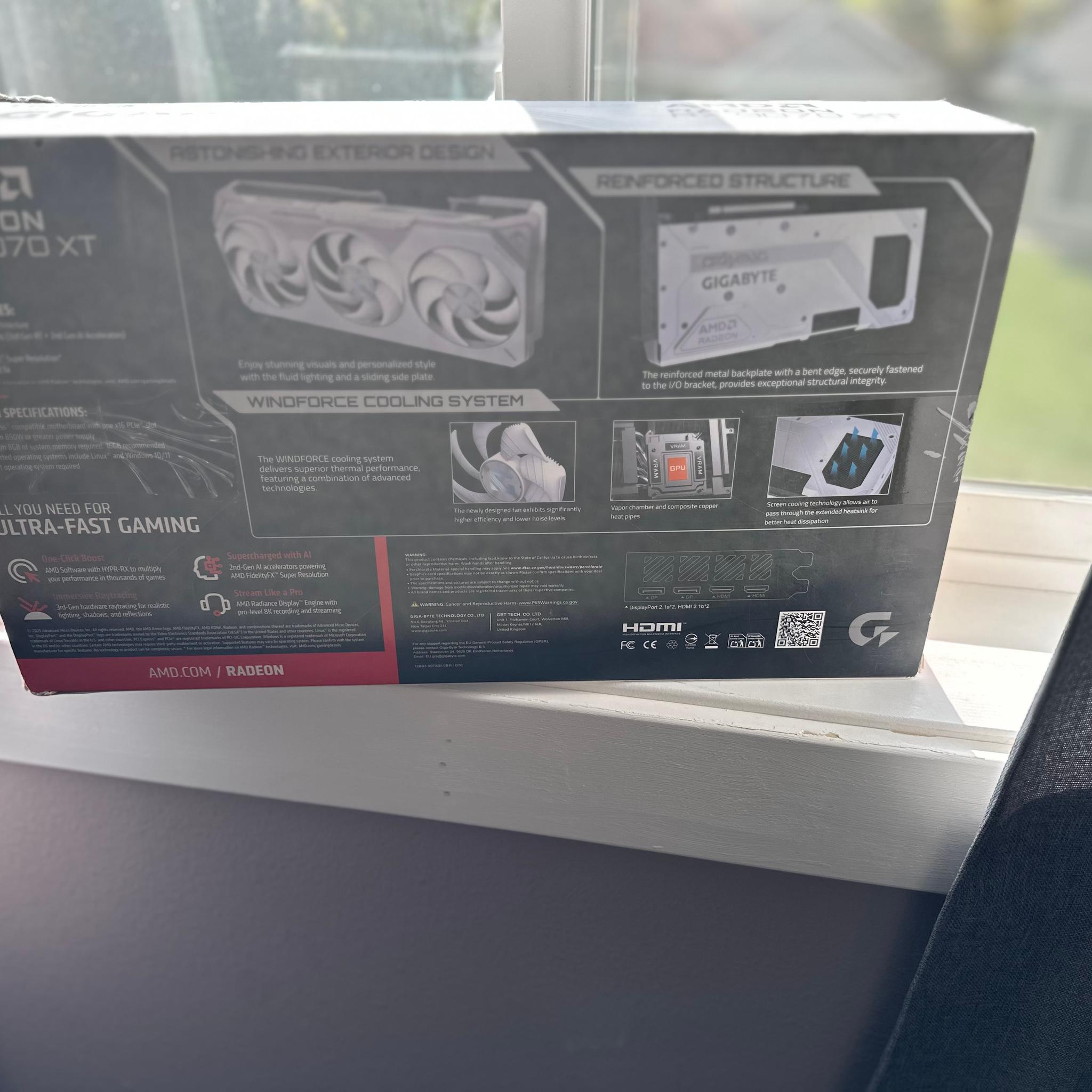 GIGABYTE RX 9070 XT GAMING OC ICE 16G