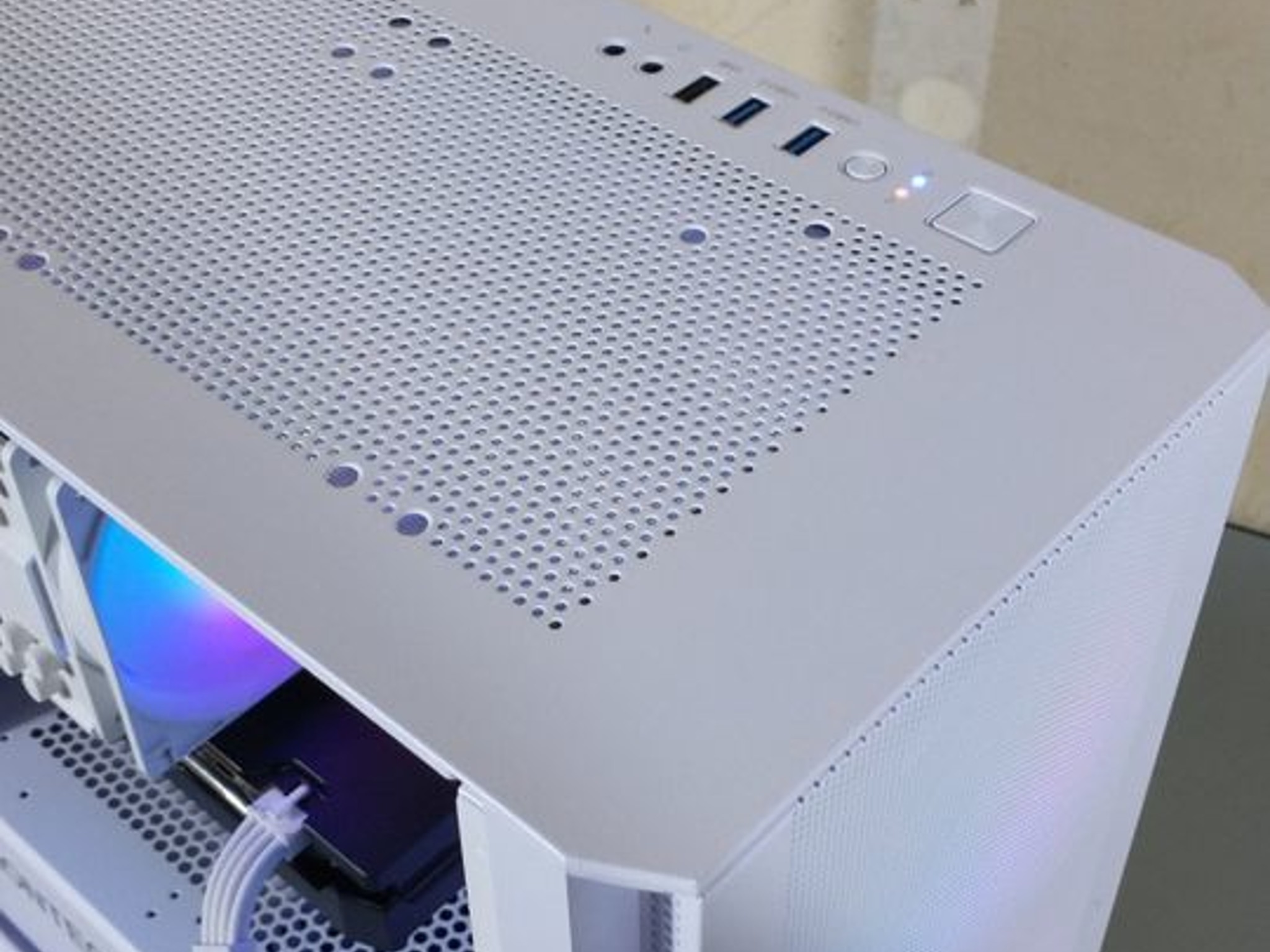 White Mid Range PC Build | Intel i3-12100F | RX 6600 | 16GB DDR4 RAM