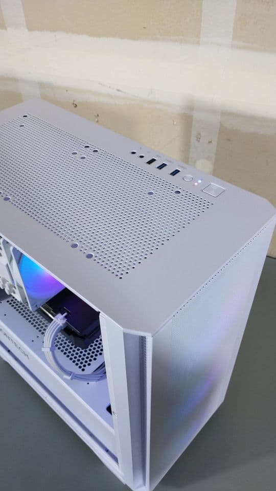 White Mid Range PC Build | Intel i3-12100F | RX 6600 | 16GB DDR4 RAM