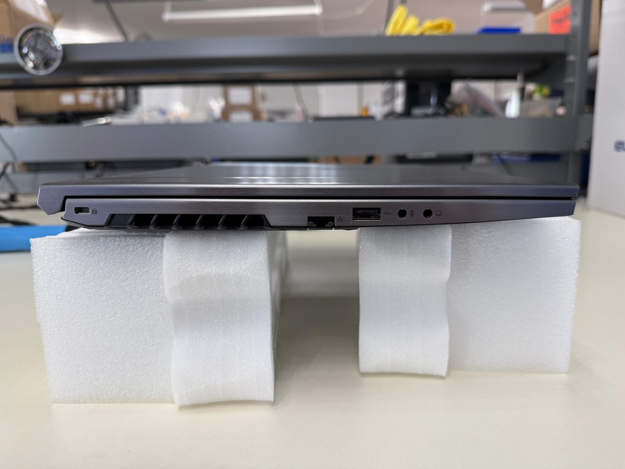 Eluktronics Mech-15 G2, Intel i7-9750H, GTX 1660Ti, 8GB Ram, 512GB SSD