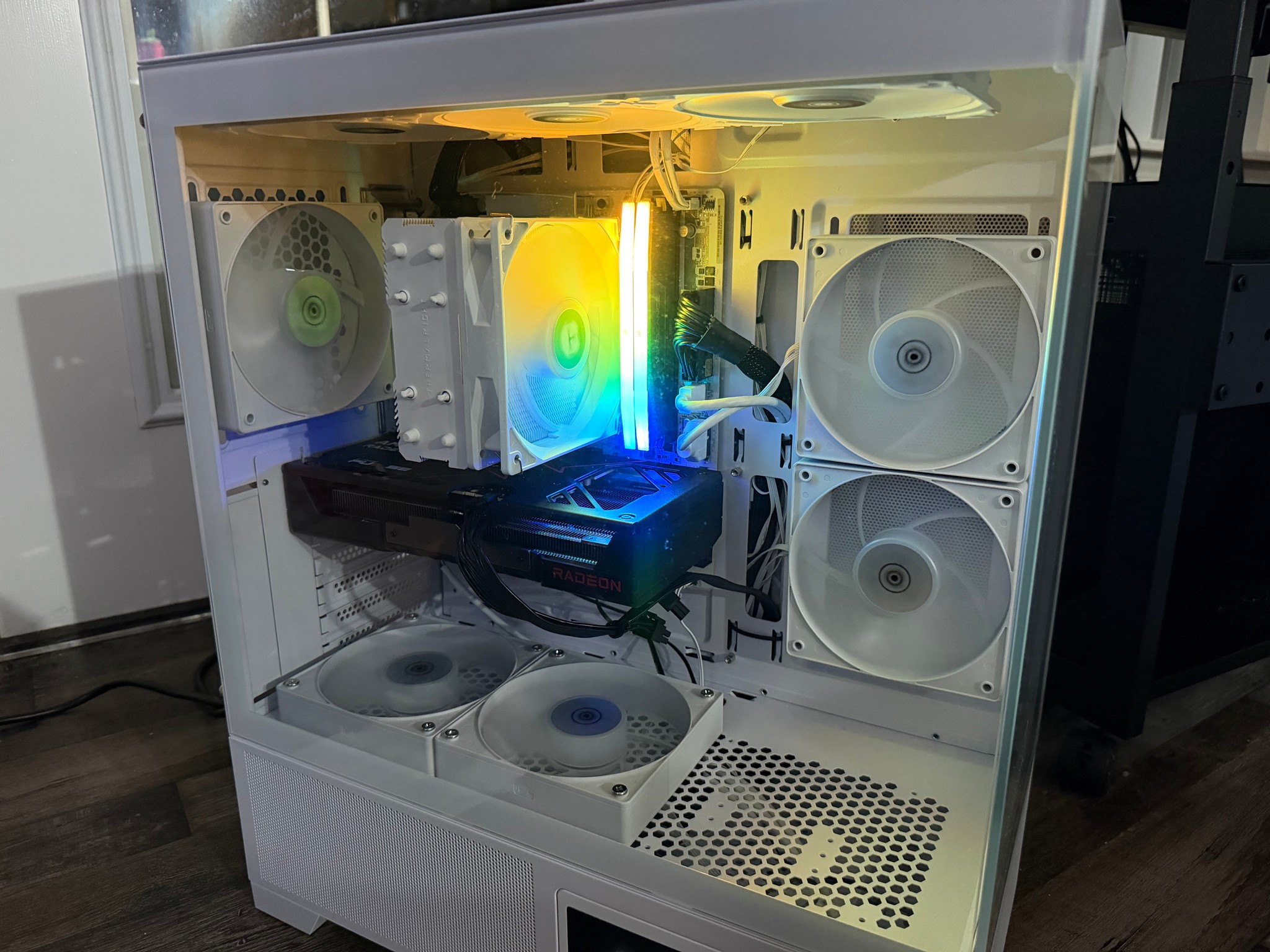 AMD Gaming PC 9060XT 16gb/Ryzen 5 9600x