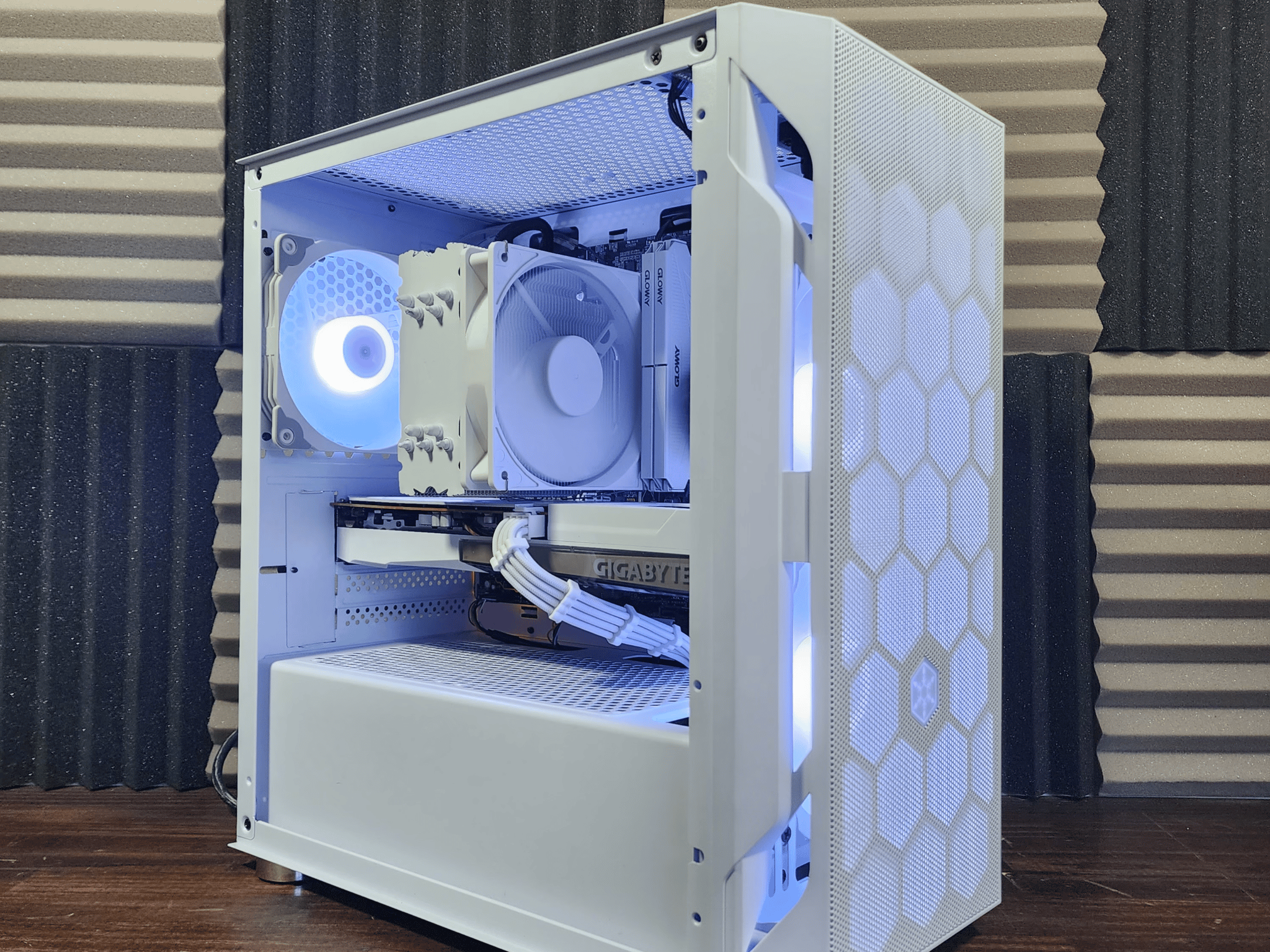 🤍🤍🤍 Gigabyte Radeon RX 6600 8GB // AMD Ryzen 5 3500X 6-Core // Gloway 16GB 3200MHz