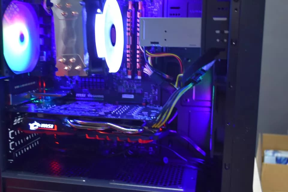 GaminG PC AMD FX 8350 4.0GHZ 8 CORES 16GB RAM 1TR SSD RX 570 GPU X DVD RW+ NEW 20 INCH MONITOR