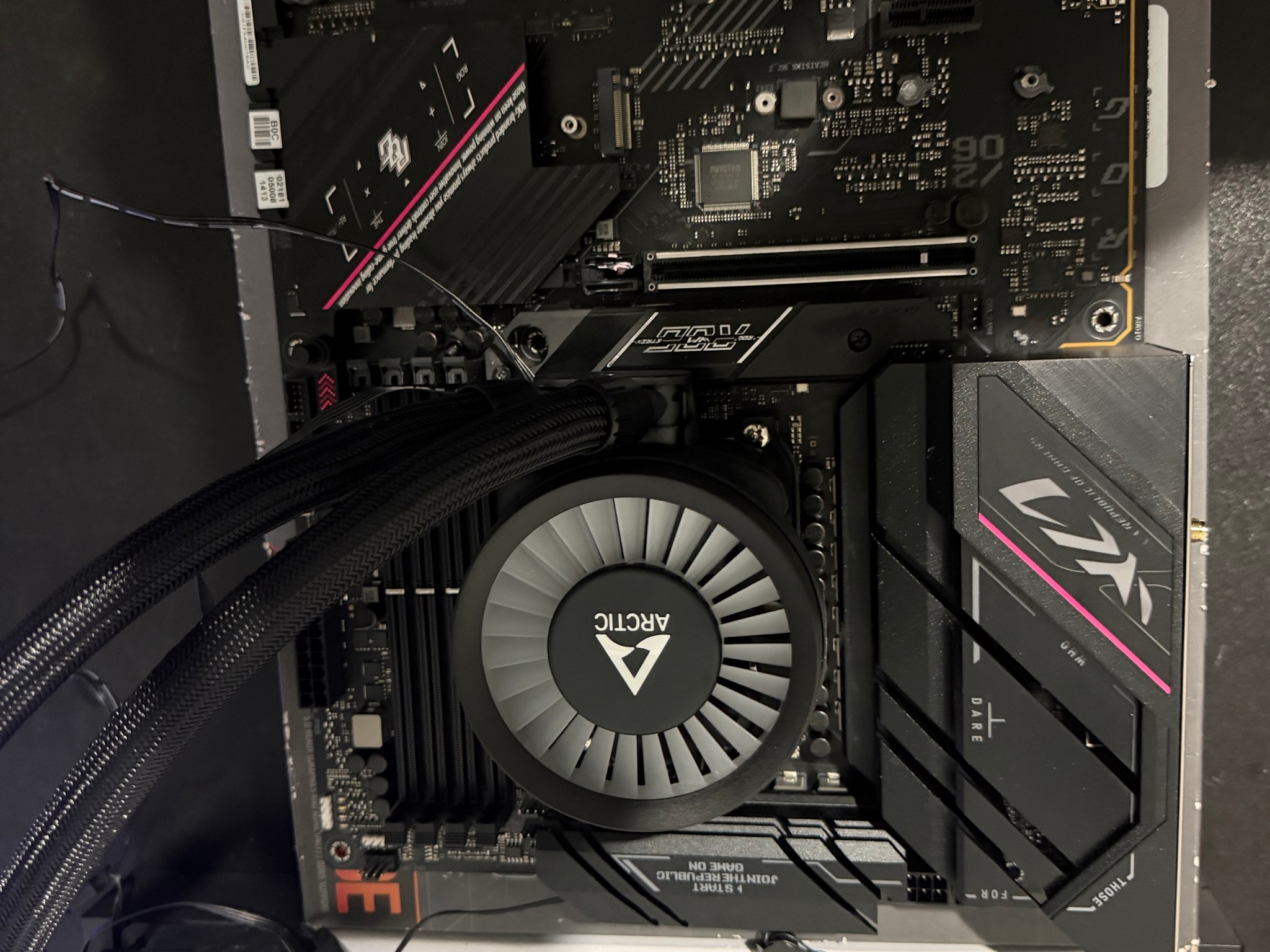 Ryzen 5 9600X, ASUS ROG STRIX B650 F Gaming Wifi, Arctic AIO COMBO