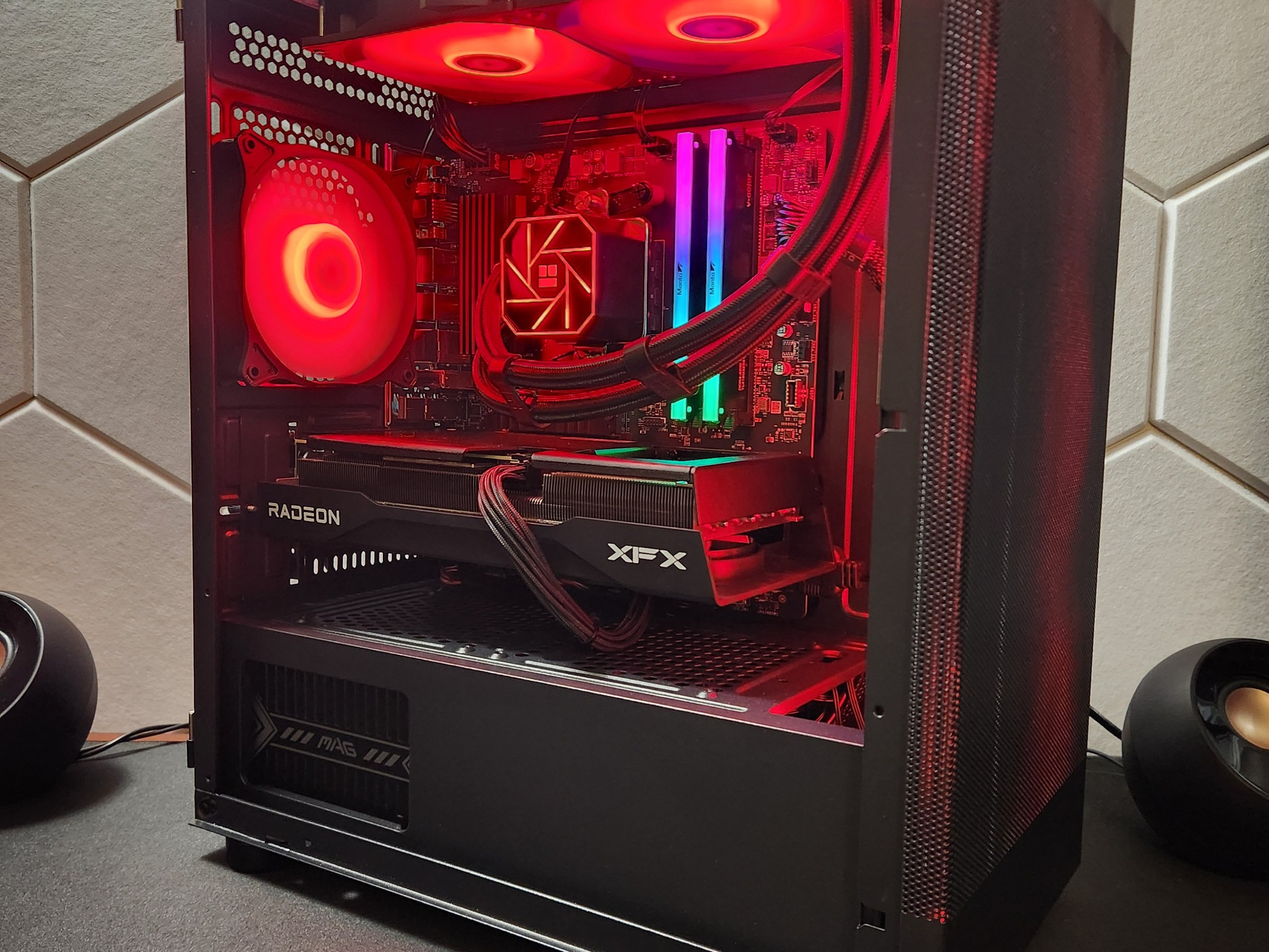 "Entry Level 1440p Gaming PC" RX 9060 XT 8GB | Ryzen 7 3700X | 32gb DDR4 3200Mhz | 1Tb SSD | WIFI+BT
