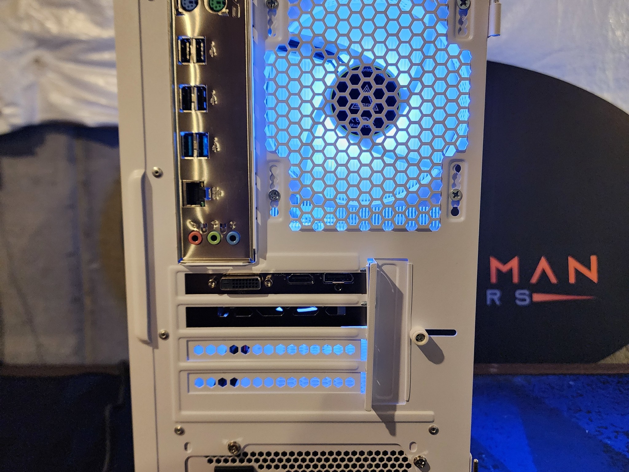 Nvidia RTX 2060 / Intel Xeon E5-2680 v4 (14 Cores / 28 Threads) / 32GB DDR4 / 512GB SSD