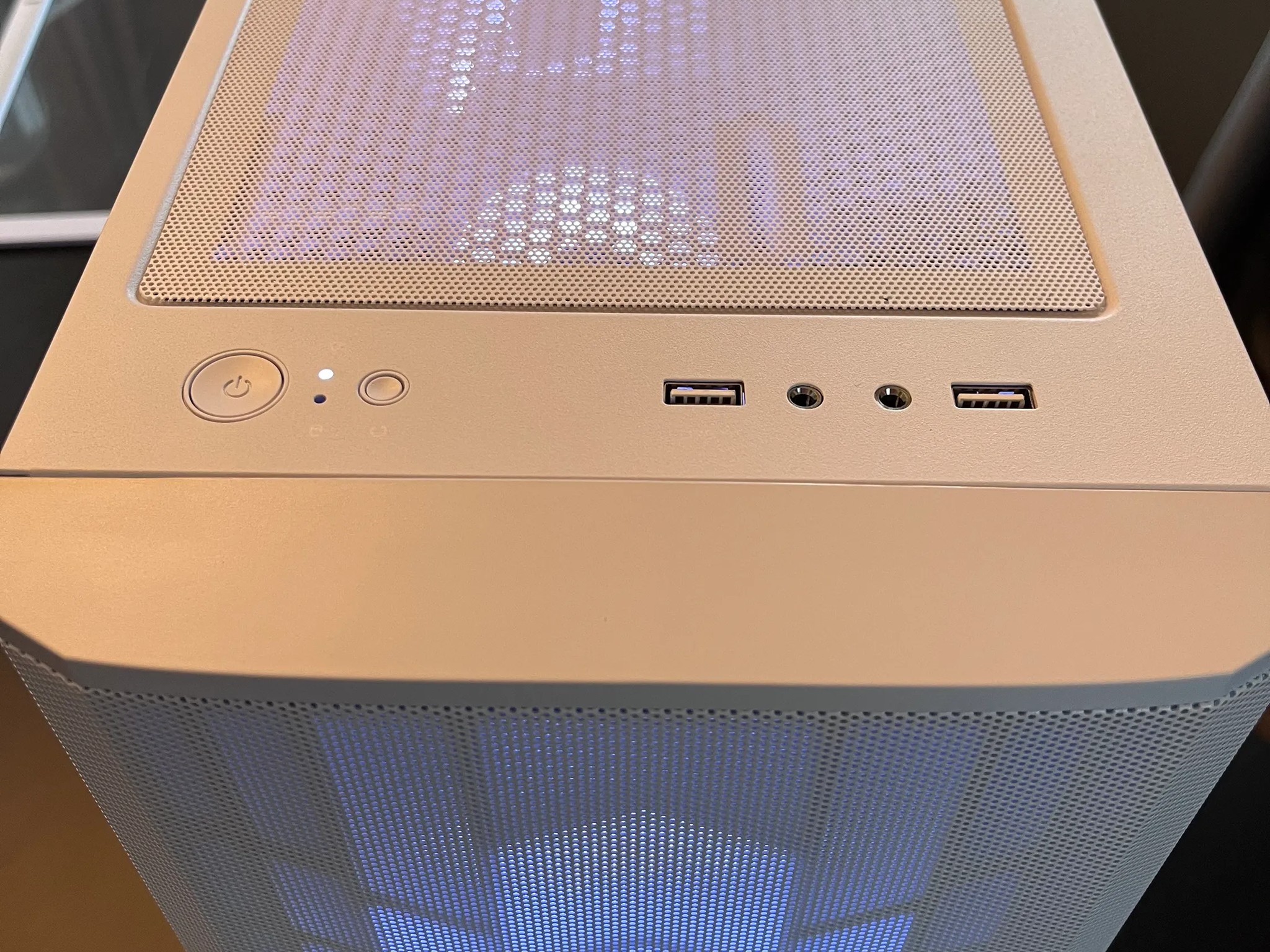 ALL WHITE GAMING PC | RX 580 | I7 5930K EQUIVALENT | 16GB DDR4 | 500GB NVME