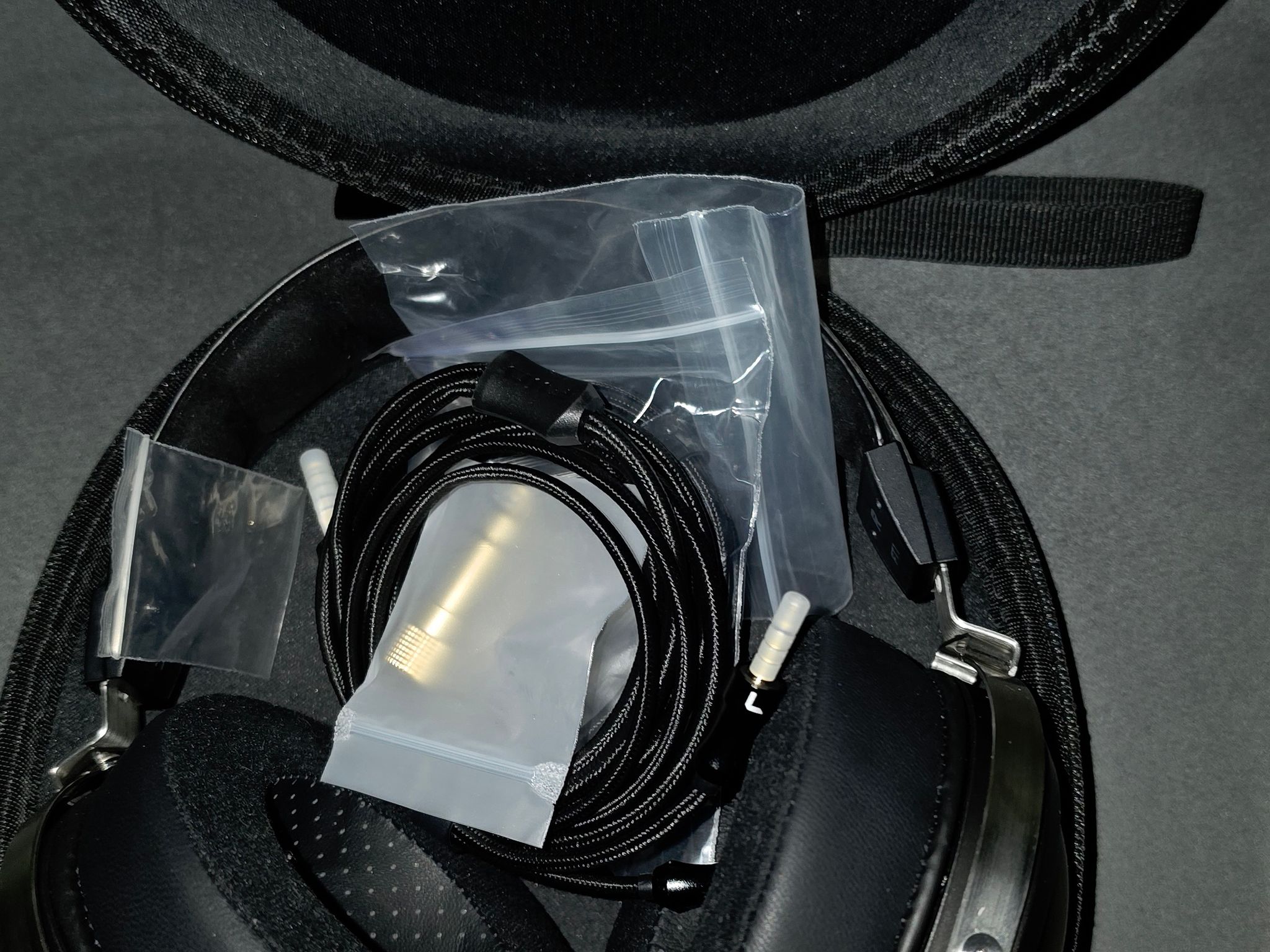 Fiio ft1 closed back headphones walnut with extra dekoni elite pads