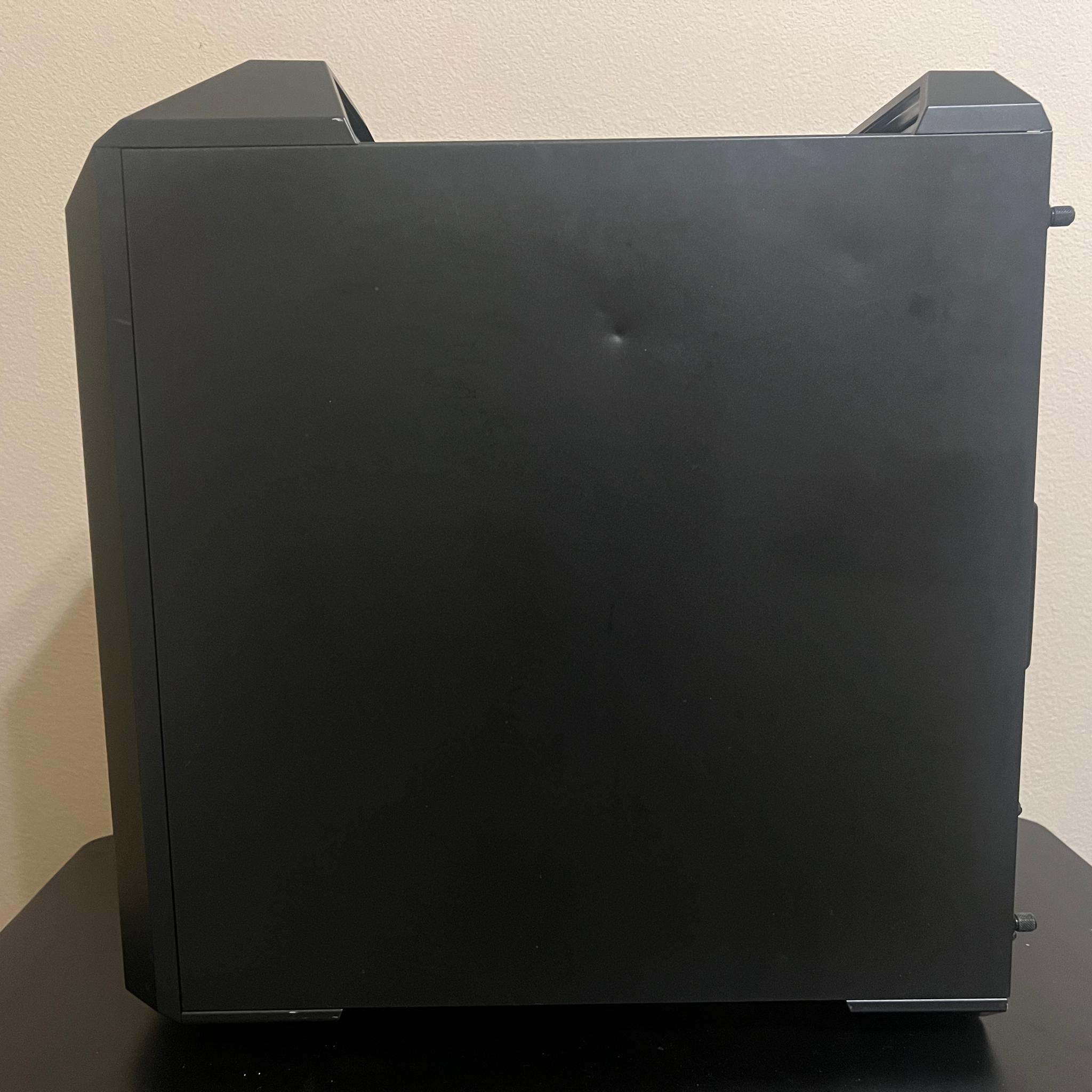 Cooler Master MasterCase Pro 5 - Screws included!