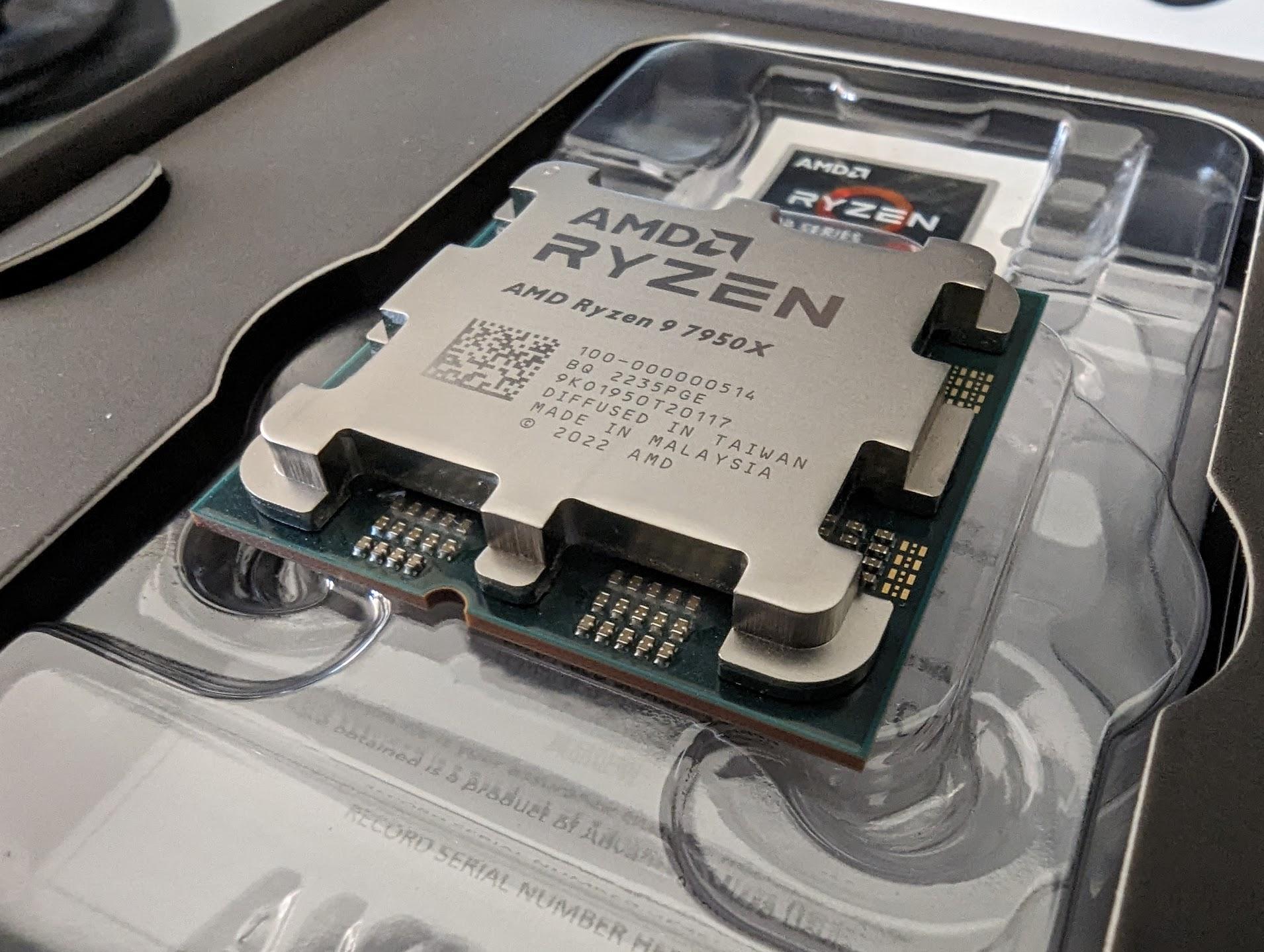 AMD Ryzen 9 7950X Desktop Processor/CPU - 16 Core/32 Thread