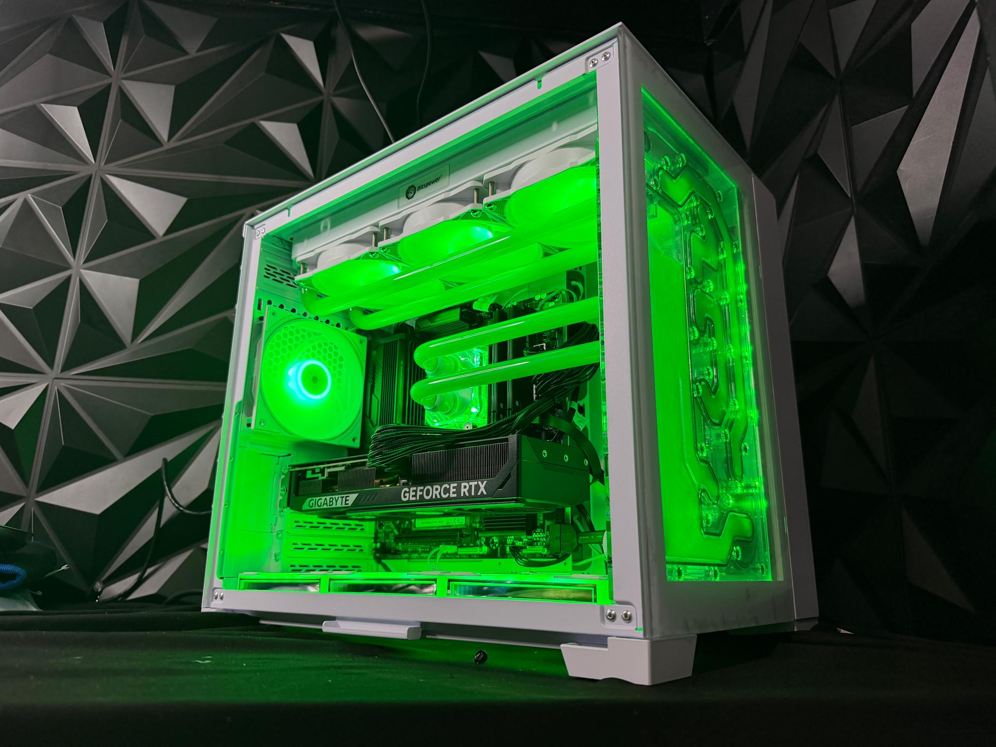 ☢️💚 GAMMA RAY 💚☢️7800X3D | RTX 5070| 2.25 TB NVMe| 32 GB DDR5| 850W Gold PSU