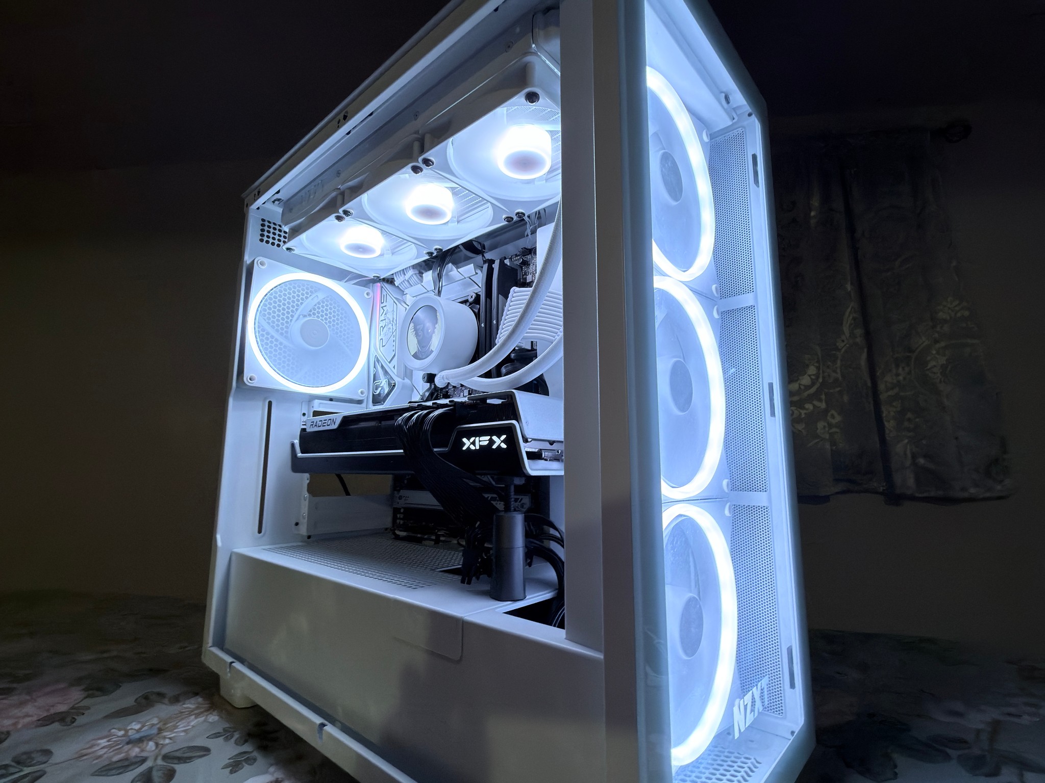 XFX 7900 XTX 24GB | ❄️ WHITE GAMING PC ❄️| INTEL I7 13700K | 32GB DDR5| 1TB SSD | 1200w Power Supply