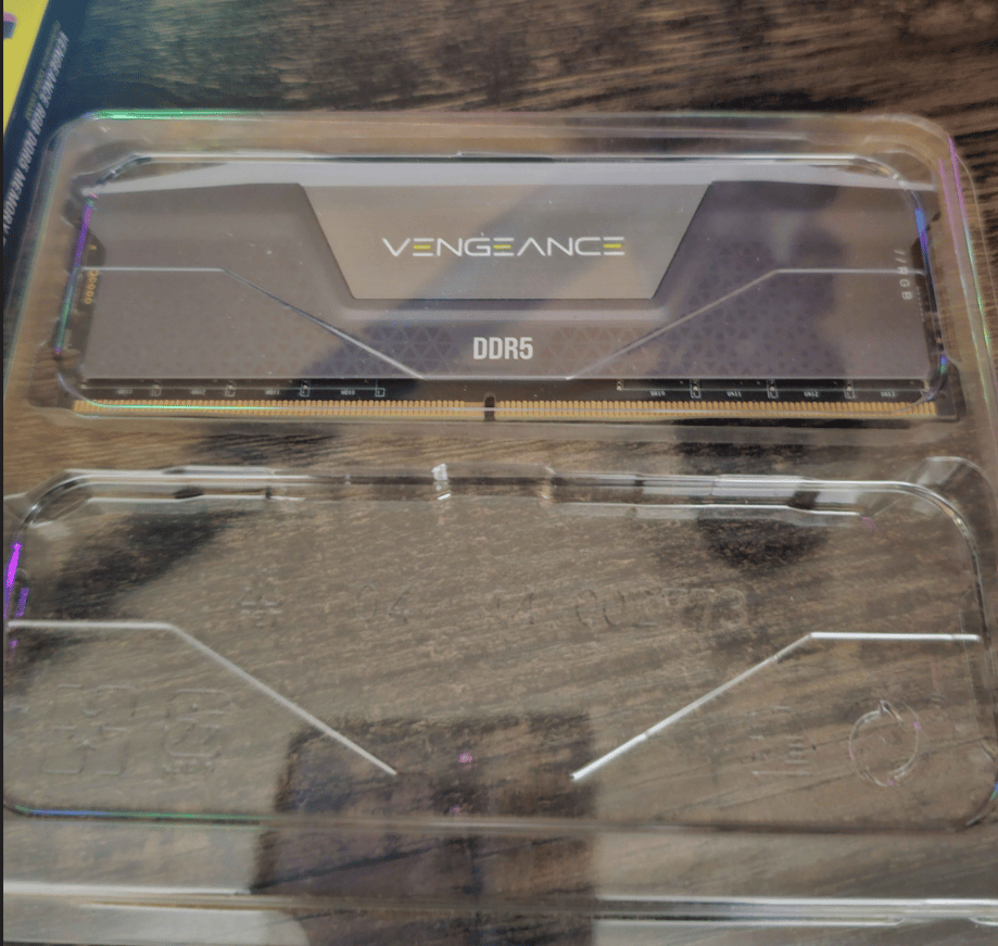 CORSAIR VENGEANCE RGB DDR5 (1x32GB) DDR5 6000MHz CL30