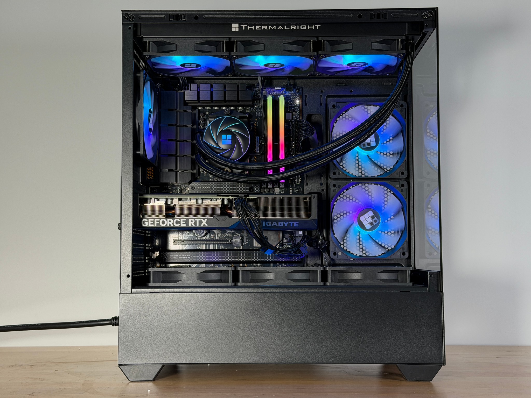 RTX 4070 Ryzen 7 7700x Gaming PC