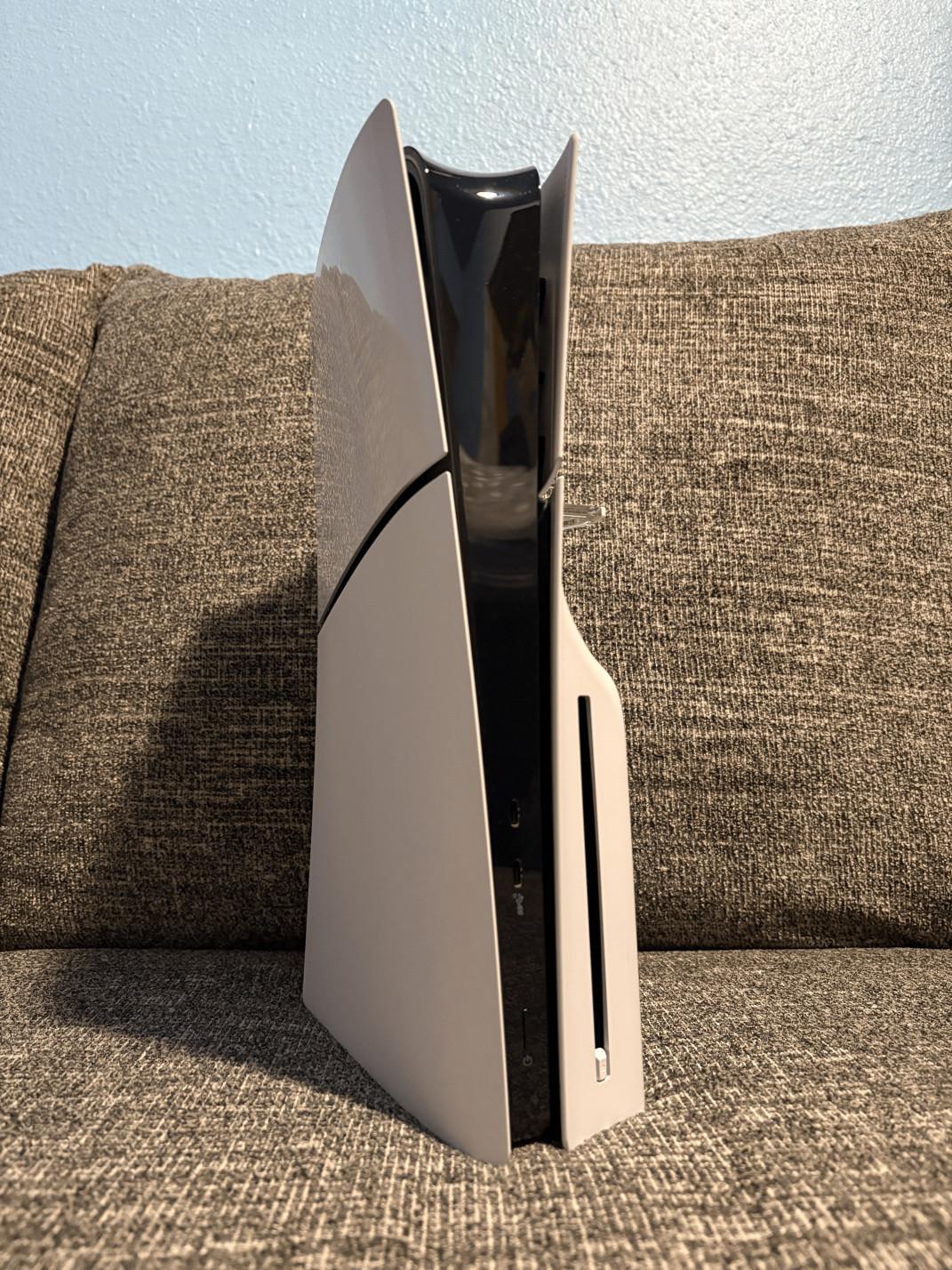 PS5 Disc Edition 1TB + 2x PS5 Controllers + 4 GAMES [SF6 + FFVII Remake + Astro Bot + Bloodborne]