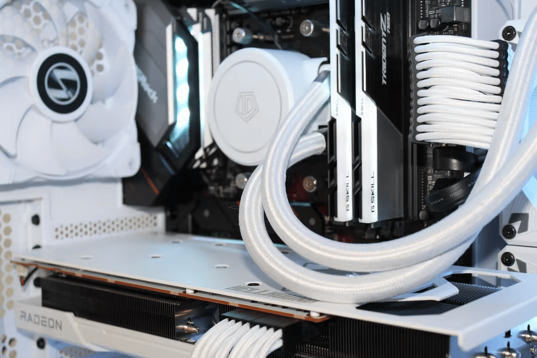 All-White Gaming PC | Ryzen 5 5600x & RX 6700XT