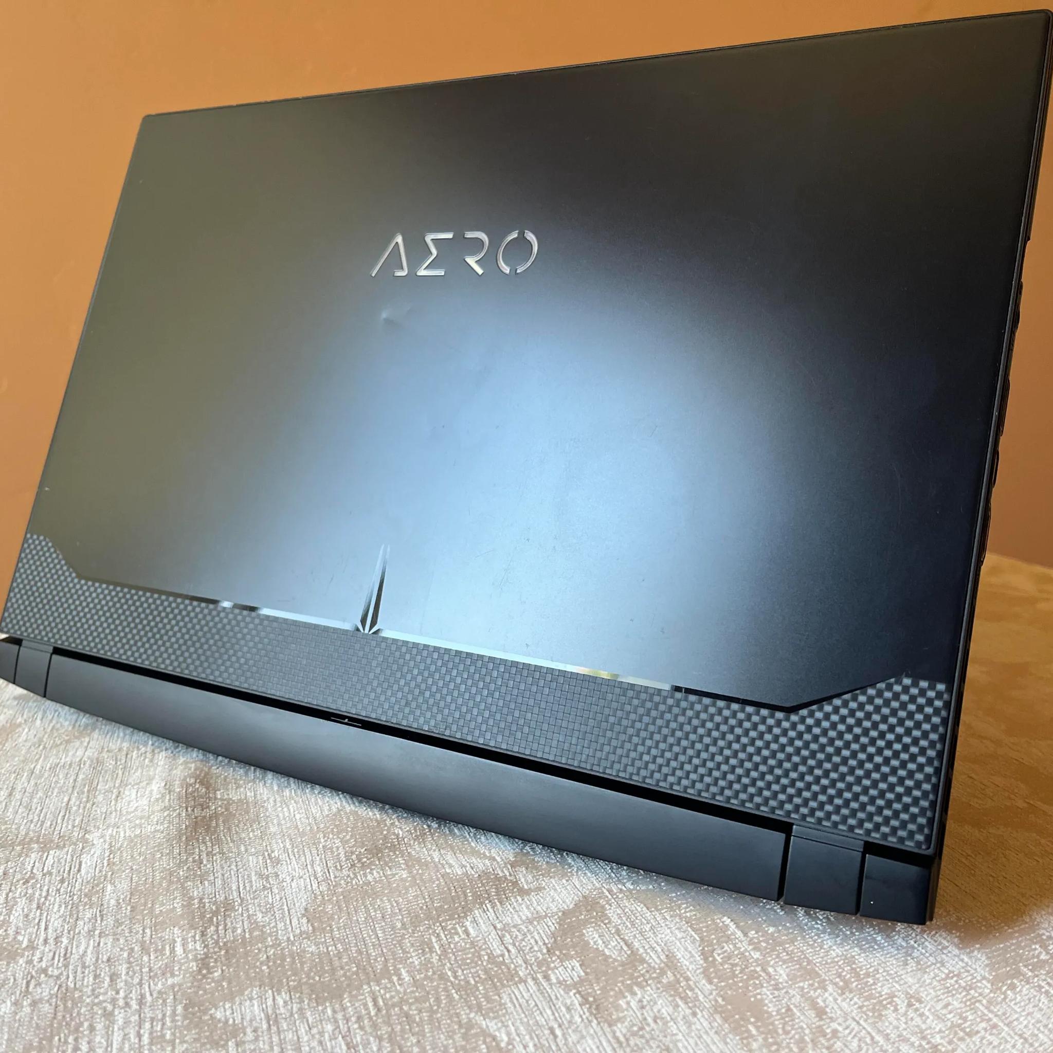 Gigabyte Aero 15, i7 11800h, RTX 3080, 32 GB Ram, 4k OLED