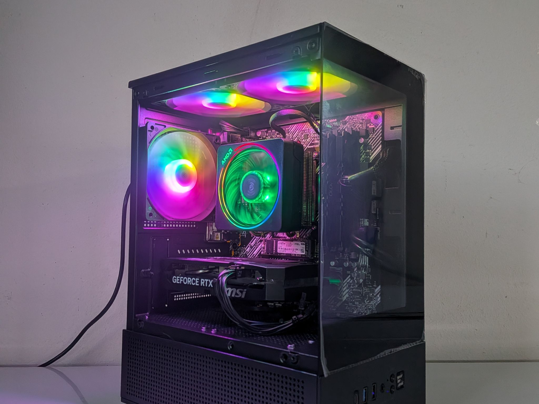 Gaming PC / Ryzen 5 5500 / RTX 5050 / 16 GB DDR4 / Windows 11 Home