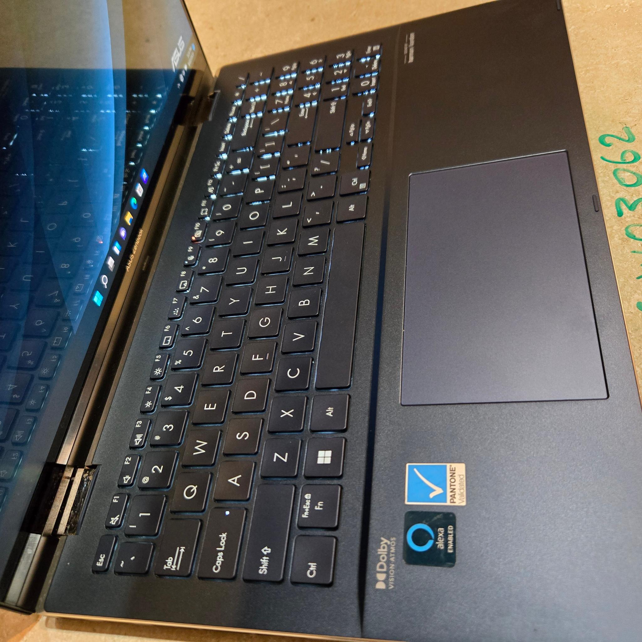 Asus Zenbook 15.4" Laptop - 512GB SSD - intel i7 - 16GB Ram - Model Q529Z