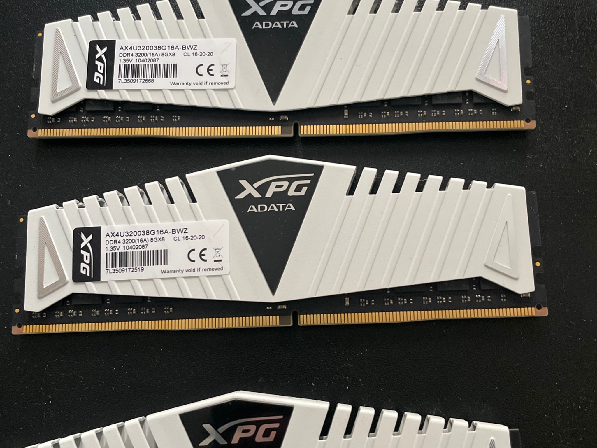 XPG ADATA 8gb 3200mhz DDR4 (4x8gb)