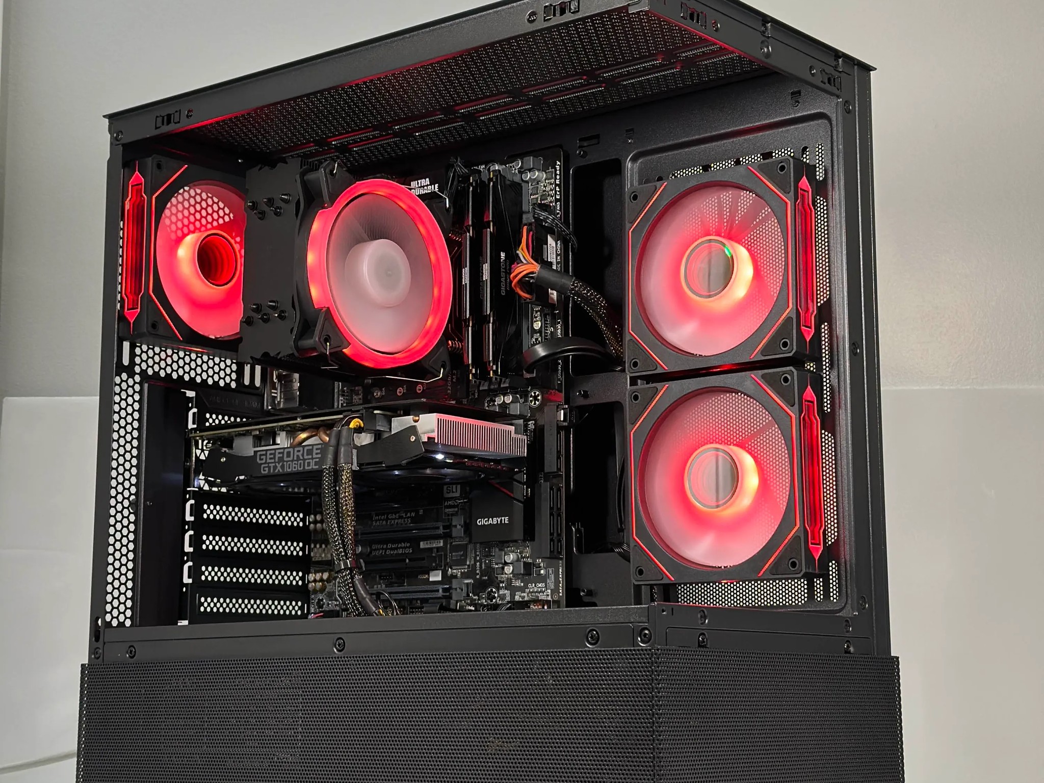 Intel i5-7400 | GTX 1060 3GB | 32GB RAM | 480GB SSD | WIFI | 1080p Black Gaming PC