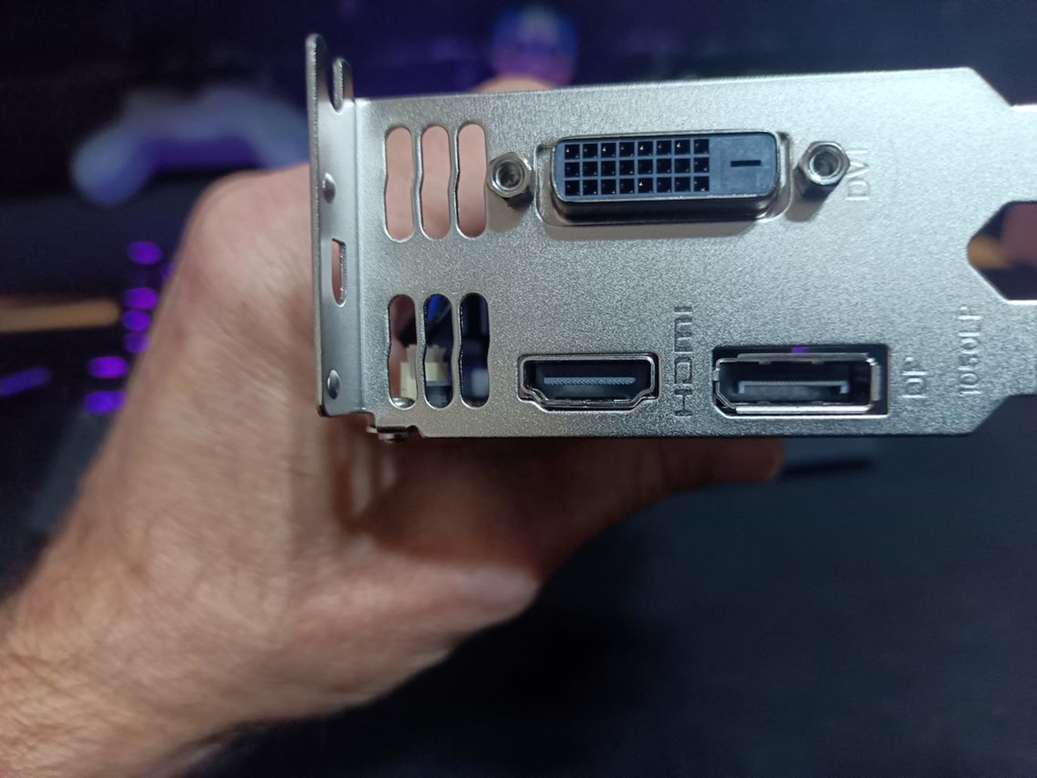 **SMF  MSI 1050 Ti 4GT  LP**