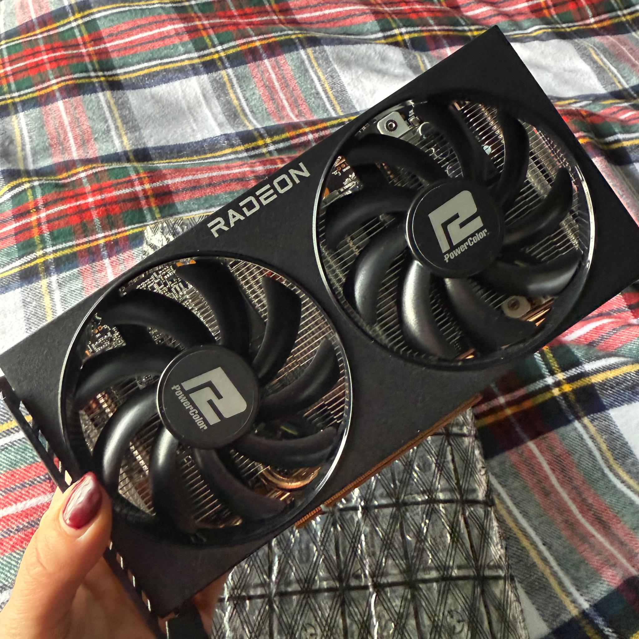 Gigabyte EAGLE Radeon RX 6600 8 GB Video Card