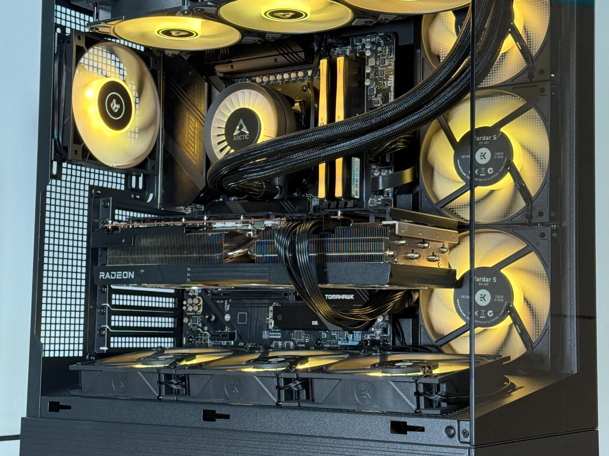 RX 7900XTX Ryzen 9 9900x High End Gaming PC