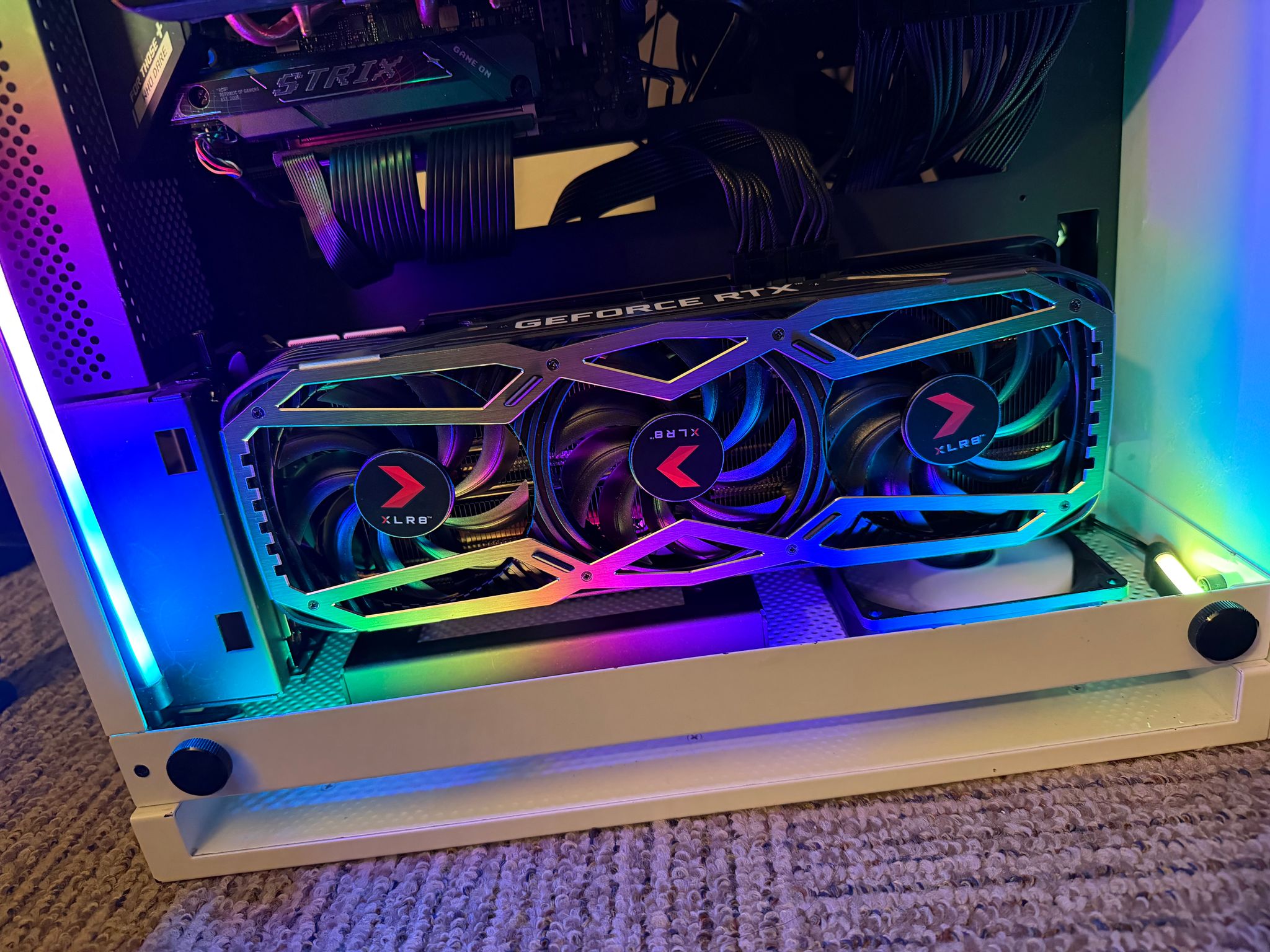 *NOT WORKING* PNY XLR8 Gaming EPIC-X RGB GeForce RTX 3090 *FOR PARTS*