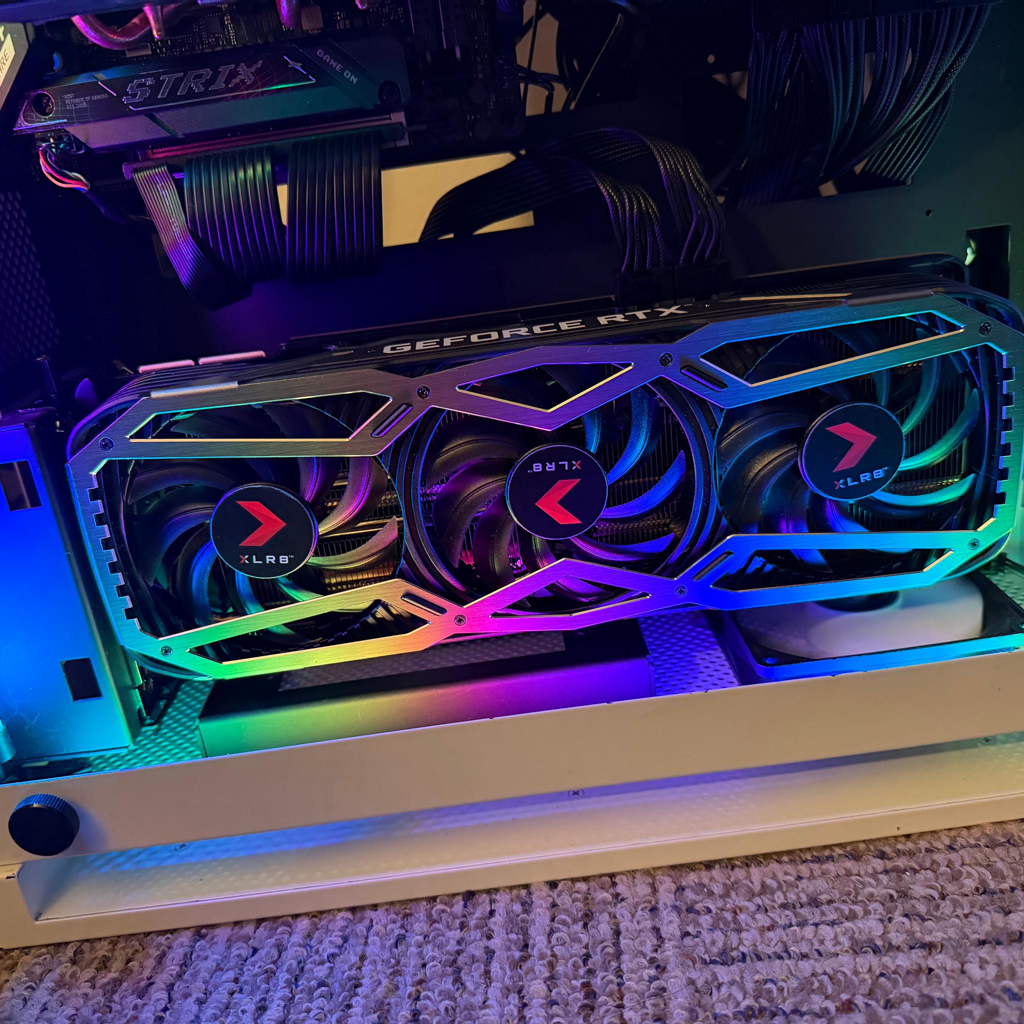 *NOT WORKING* PNY XLR8 Gaming EPIC-X RGB GeForce RTX 3090 *FOR PARTS*