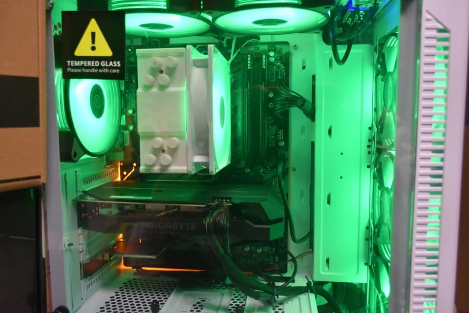 Gaming pc Intel I 7 8700 K RAM 16GB RTX 2060 6GB 1TB NVME PSU700 Watt Plus EXTRA