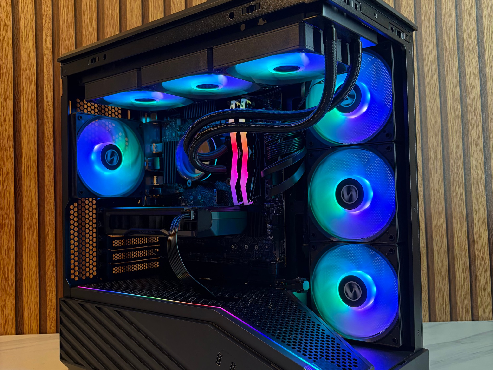 RX 7600 | I3 12100F | 16GB DDR5 | 500GB SSD | 360MM AIO | 750W | WINDOWS 11 PRO