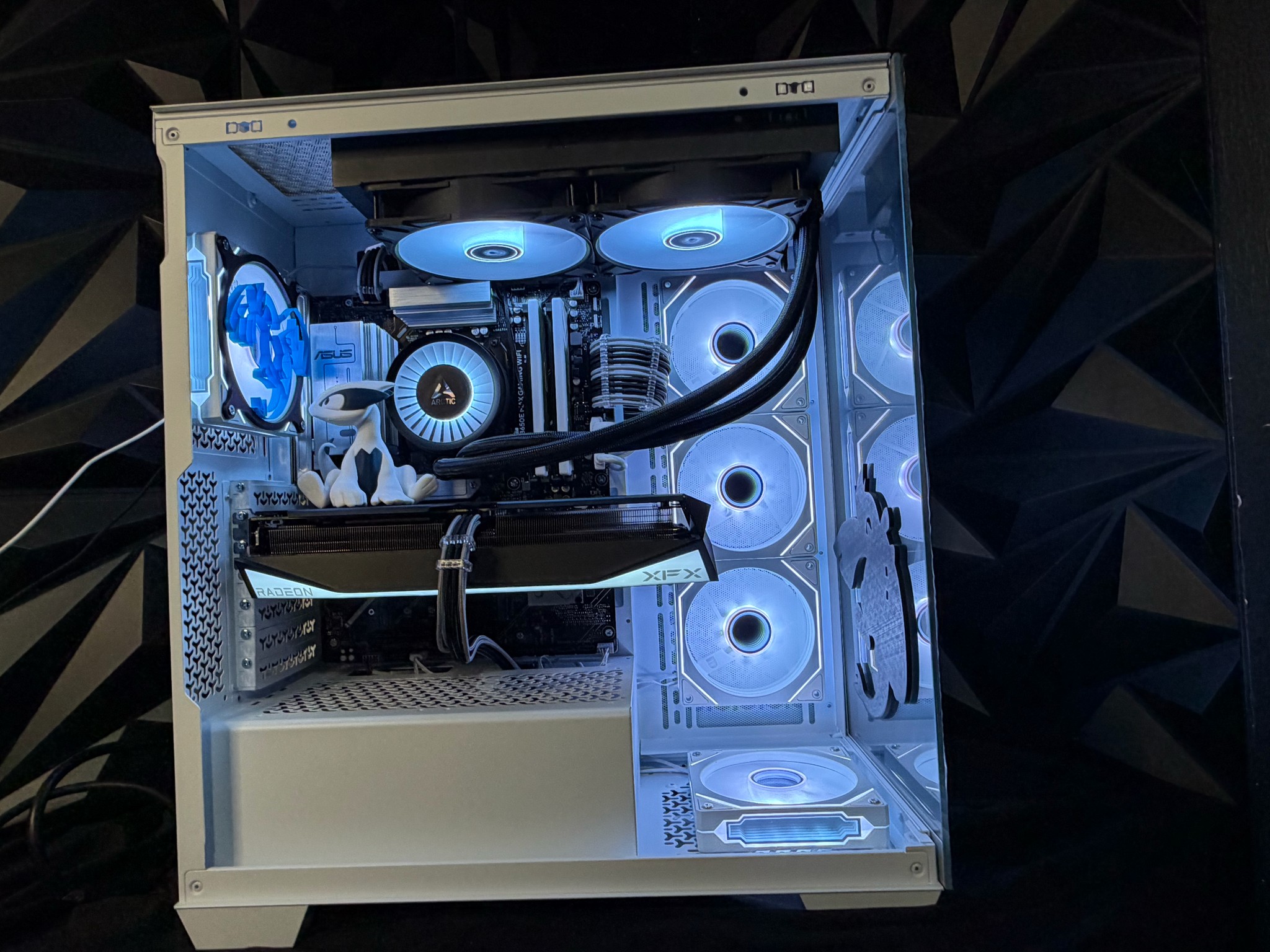 🌪️☁️ The Sky Tempest ☁️🌪️ Ryzen 5 7600X3D| RX 9060XT 16 GB| 32 GB DDR5| 2 TB NVMe