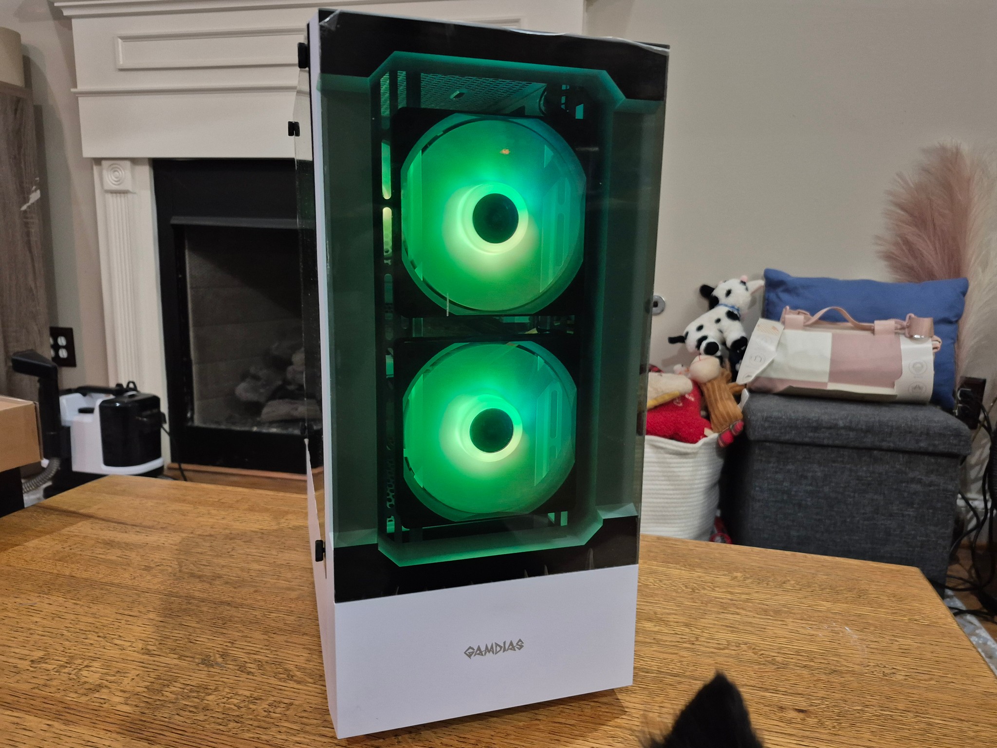 80 FPS Fortnite | i5-4590 , 16GB RAM, 256GB SSD, 500GB HDD, R9 270 2GB, RGB, Wifi