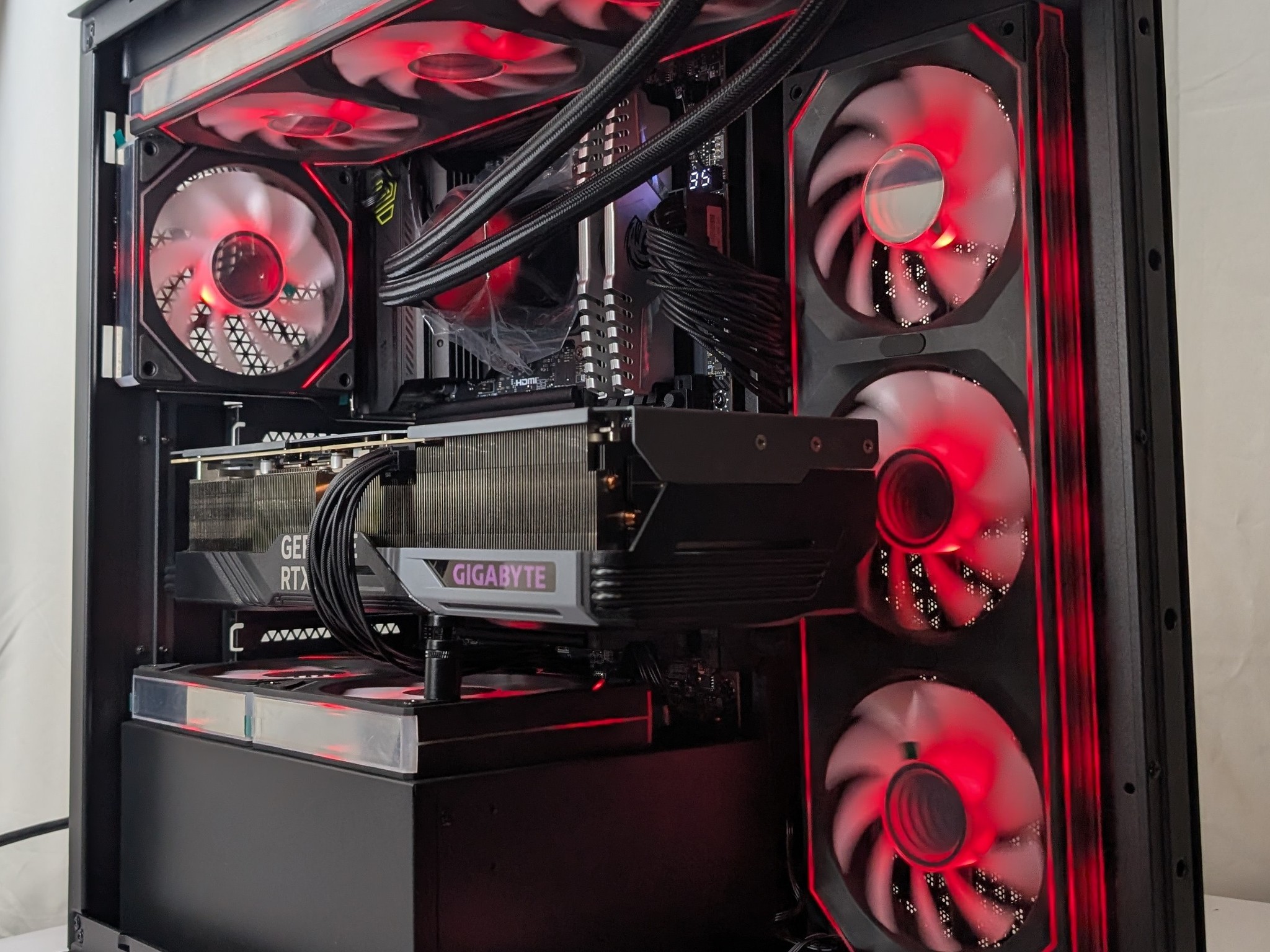 RTX 4080 | RYZEN 7 9800X3D | 32GB DDR5 | 2TB NVME | 850W PSU | 360MM AIO