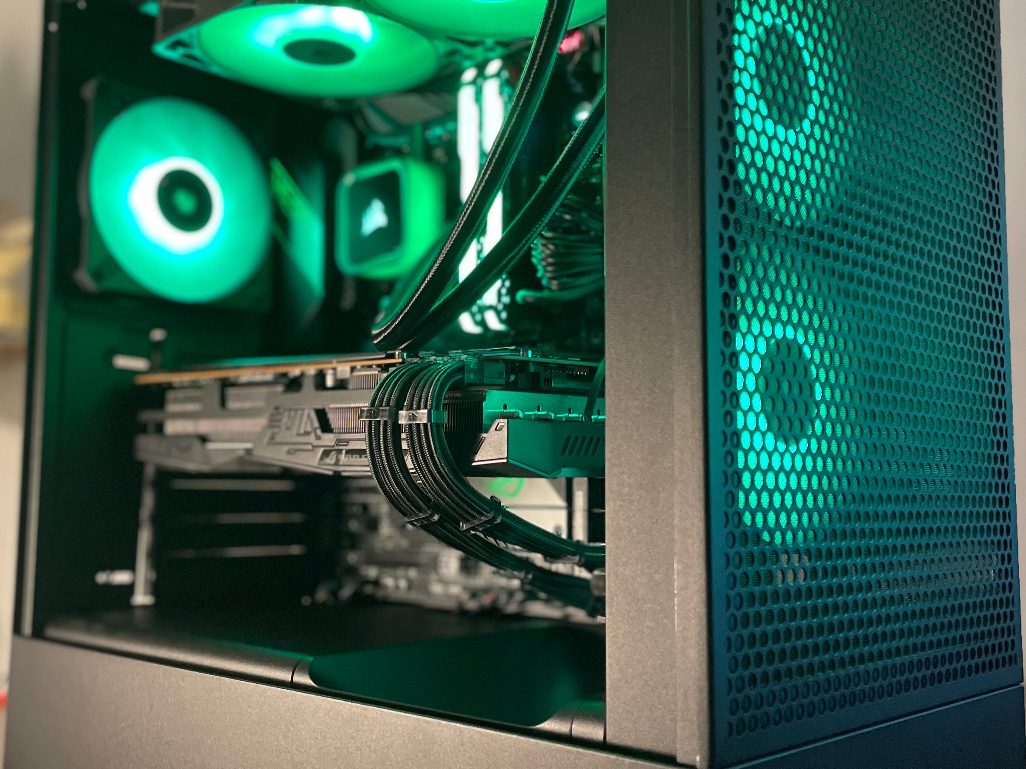 Gaming PC | Radeon 5700xt| Ryzen 5  | 16GB RAM | WINDOWS 11  home | WIFI & BT