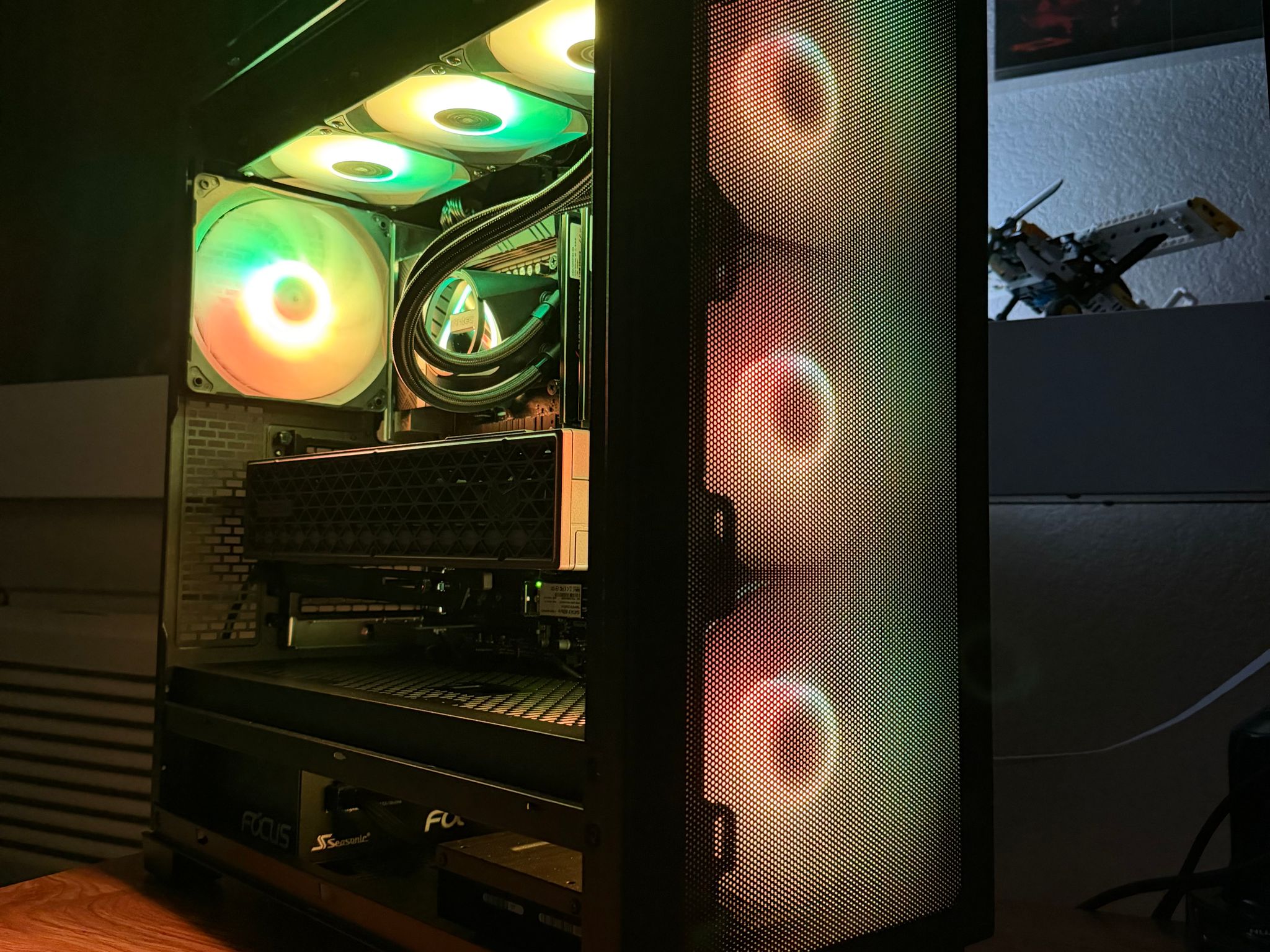ULTIMATE INTEL Gaming/Workstation PC! - i9-13900KF | 9070XT | 32GB DDR4 | 4TB total storage |