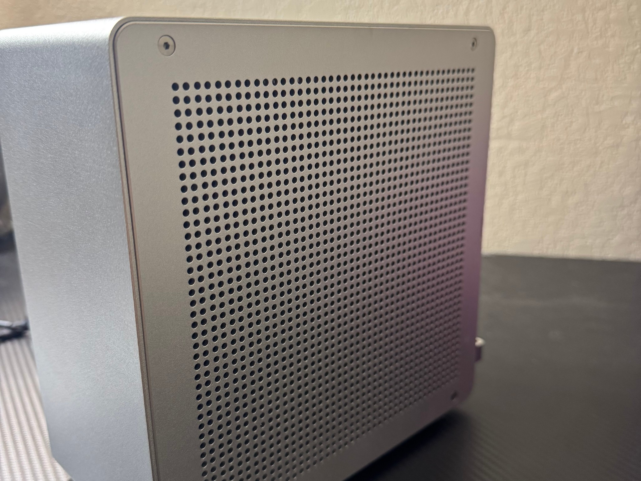 Jonsbo NV10 SFF Gaming PC