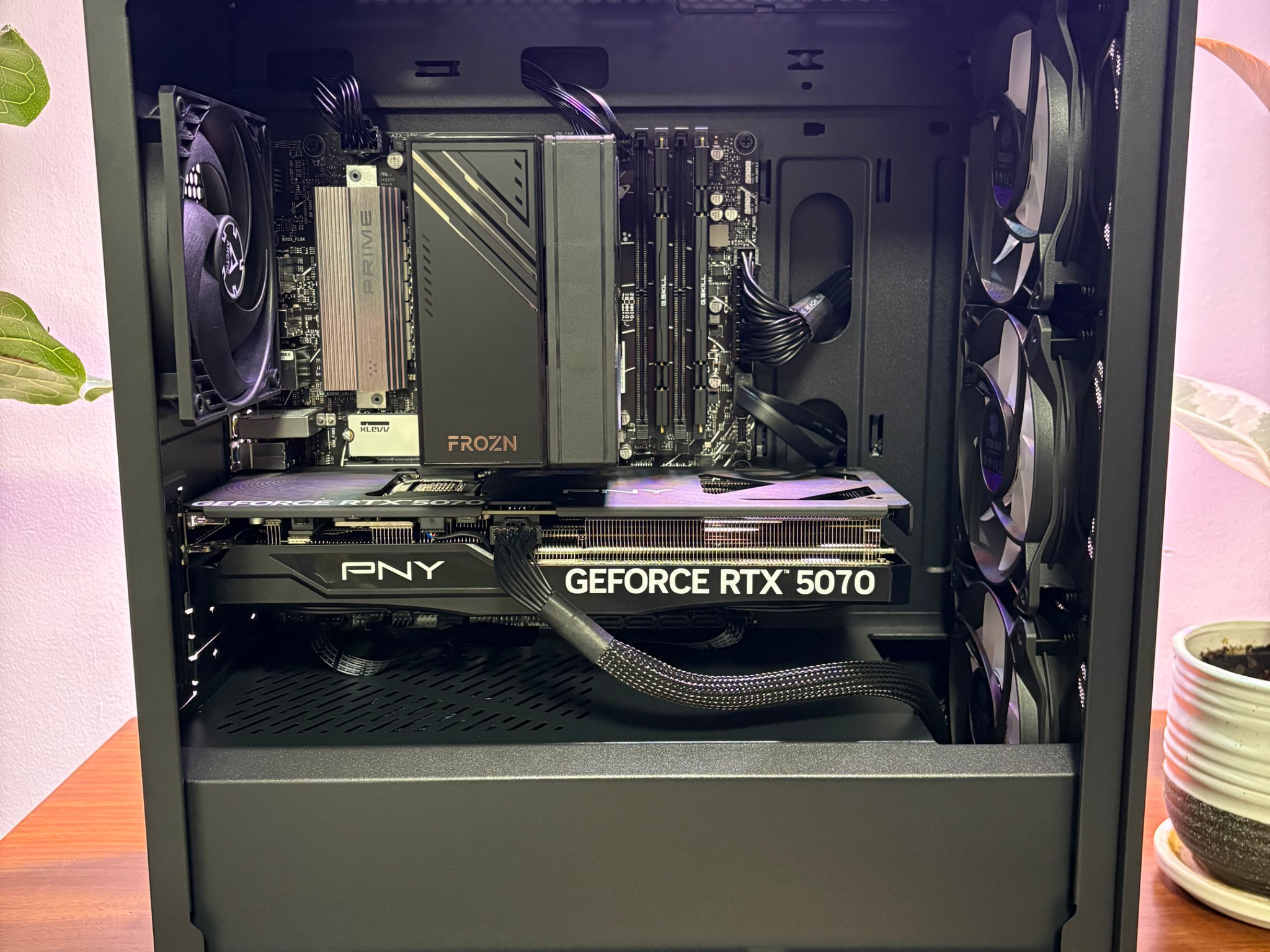 RTX 5070 | Ryzen 5 9600X | 32GB DDR5 | 1TB SSD | 750W PSU | 4 x Fans | WiFi