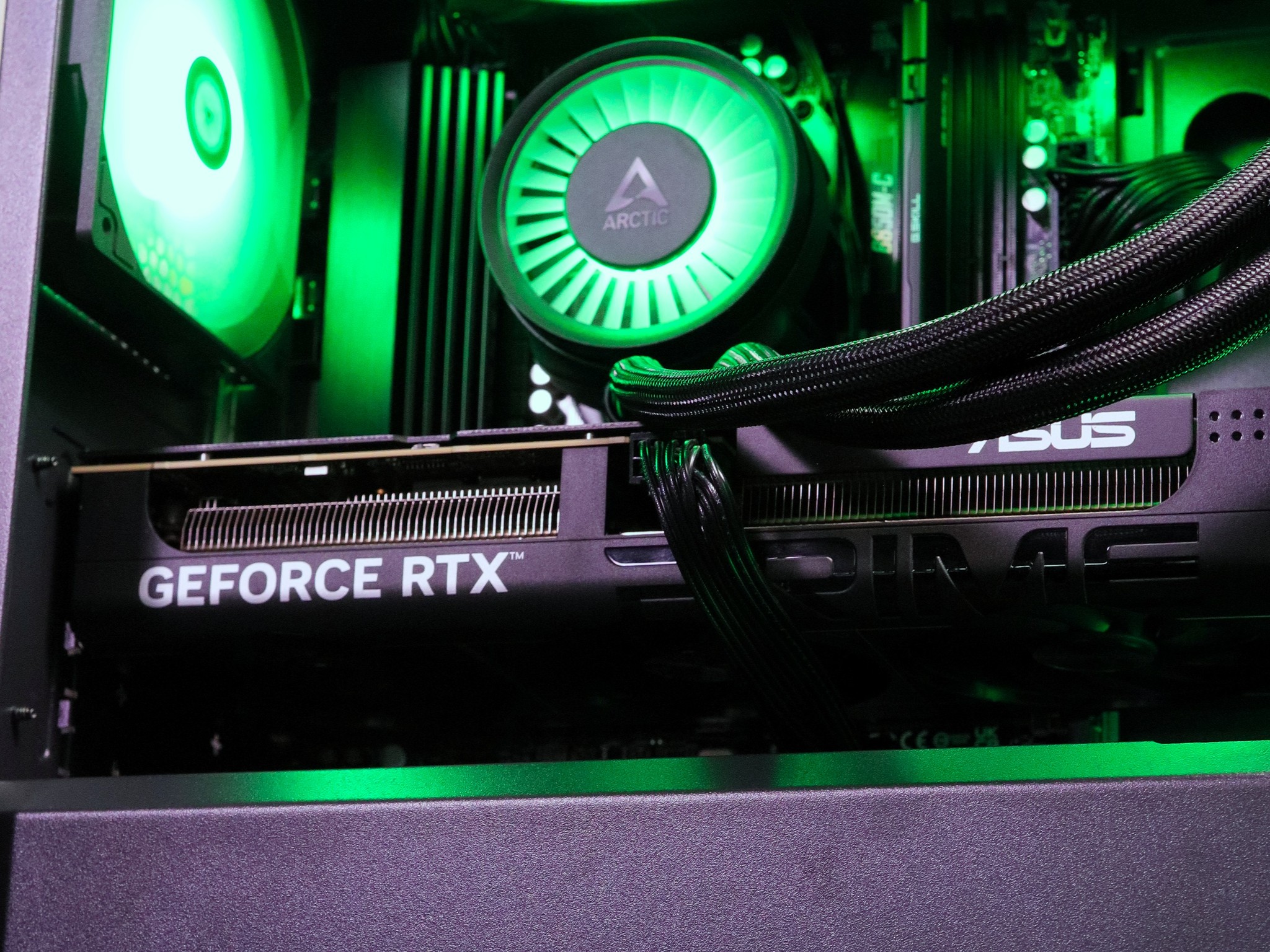 🟩 Arctic Venom ❄️ | Ryzen 5 7500X3D | RTX 5060 Ti 8GB | 16GB DDR5 - 6000 | 1TB NVMe |